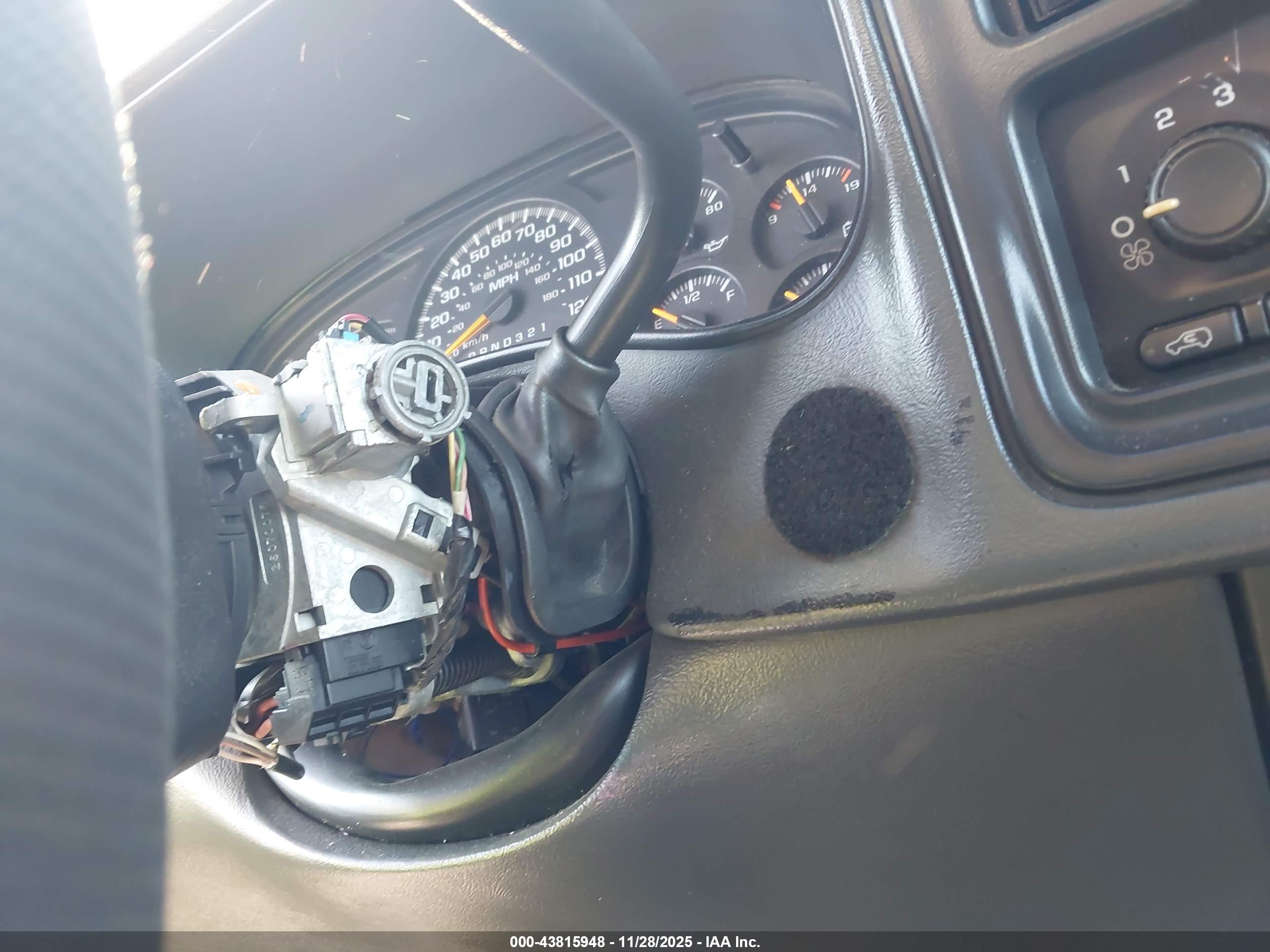 CHEVROLET SILVERADO image 6
