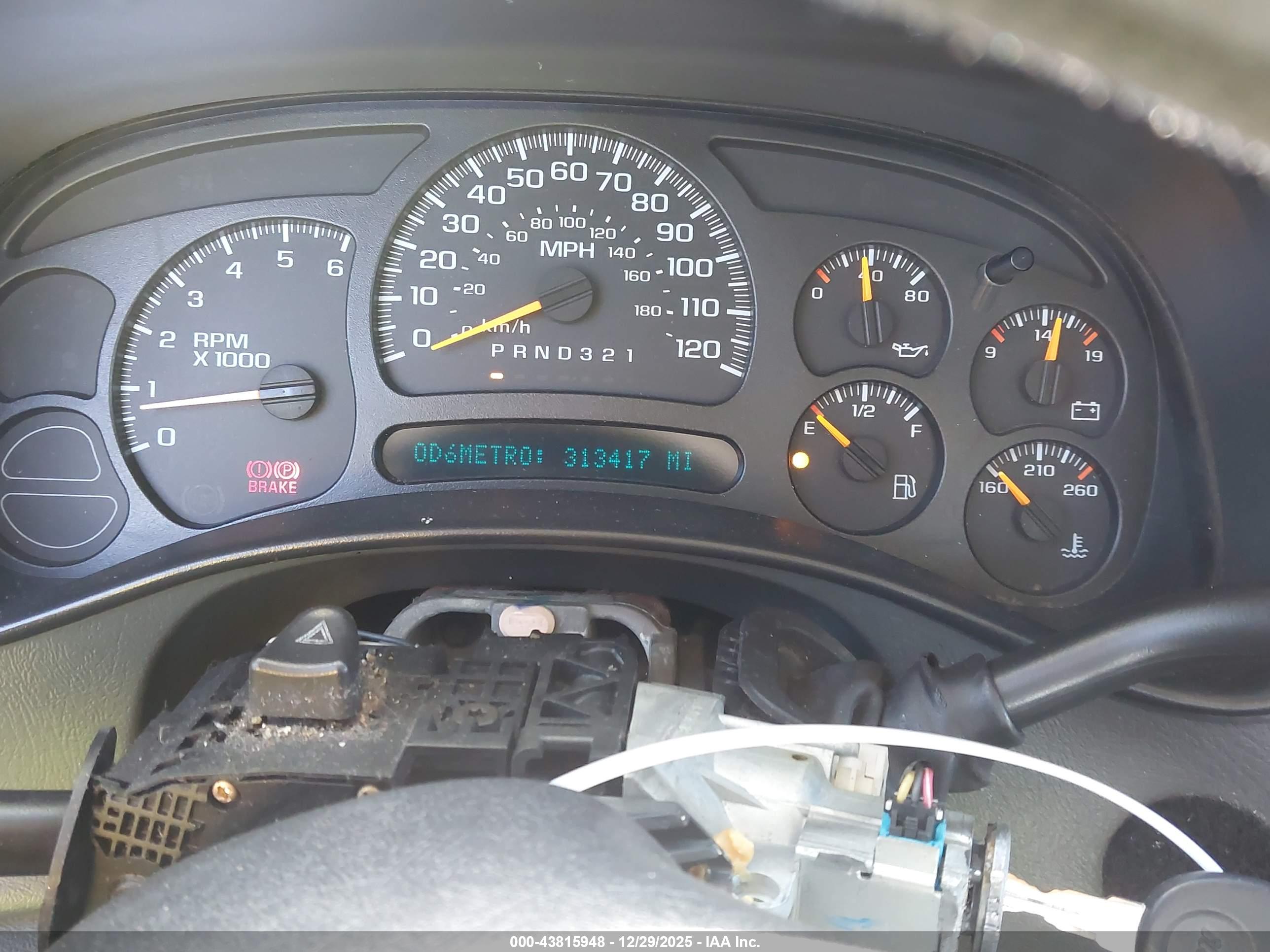 CHEVROLET SILVERADO image 7