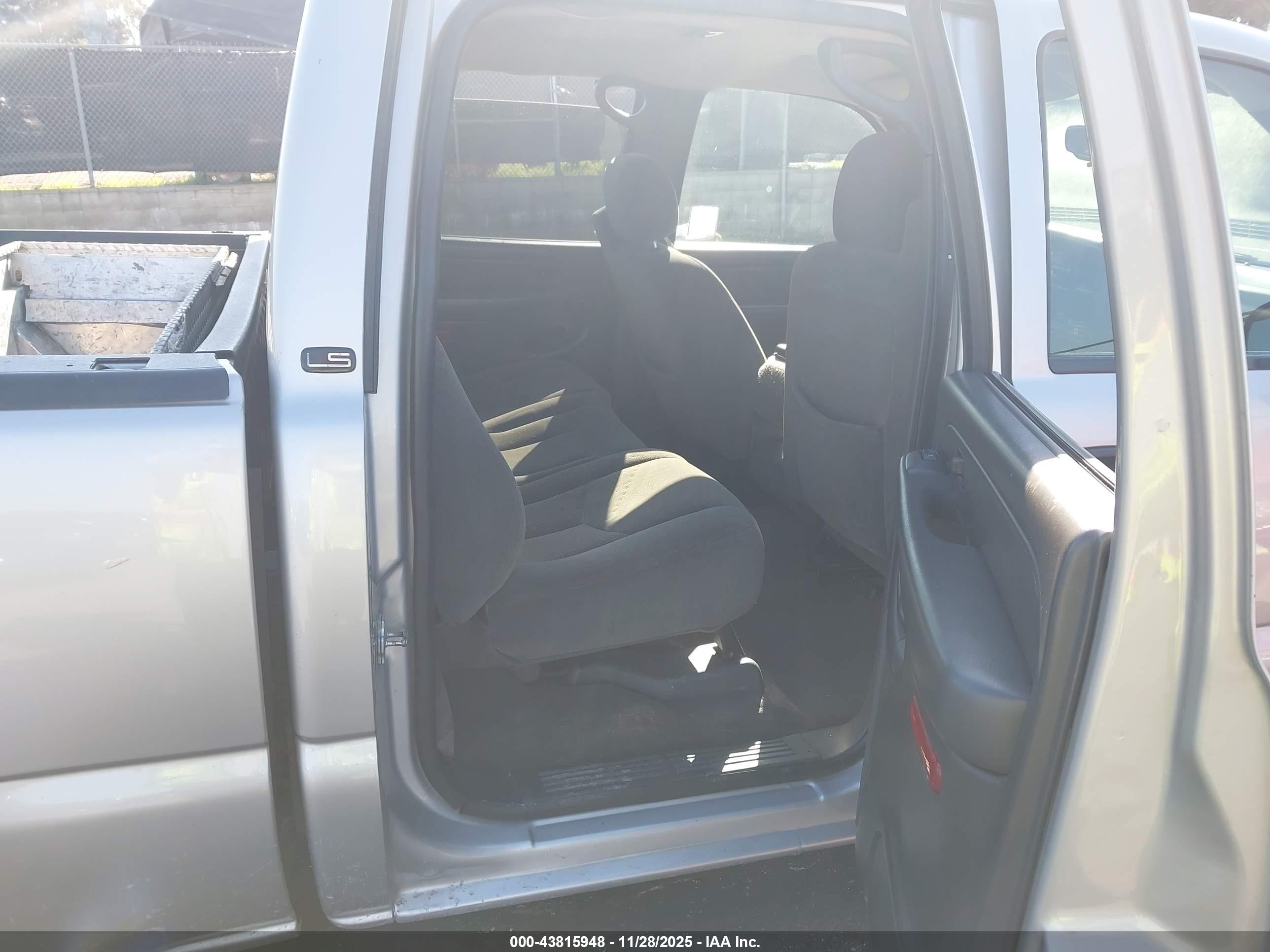 CHEVROLET SILVERADO image 8