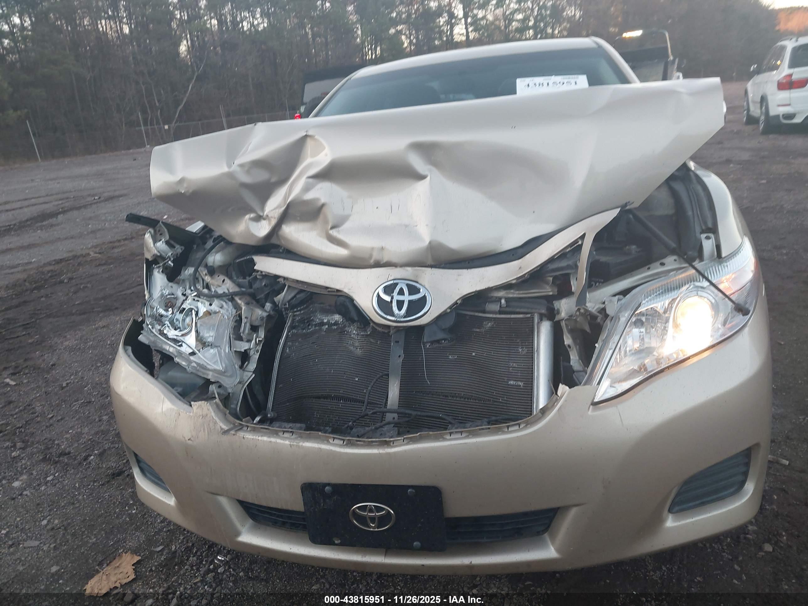 TOYOTA CAMRY image 6