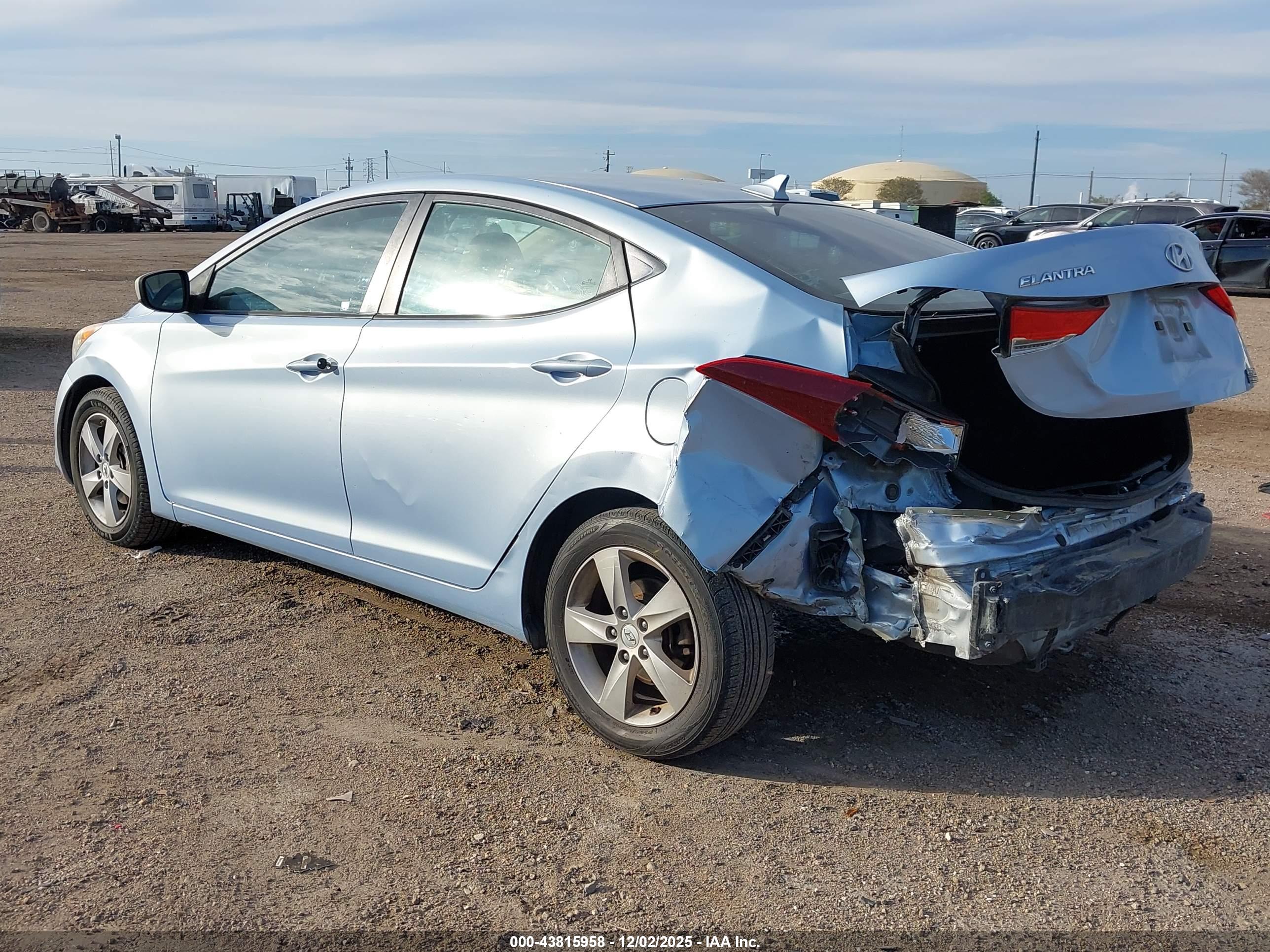 HYUNDAI ELANTRA image 3