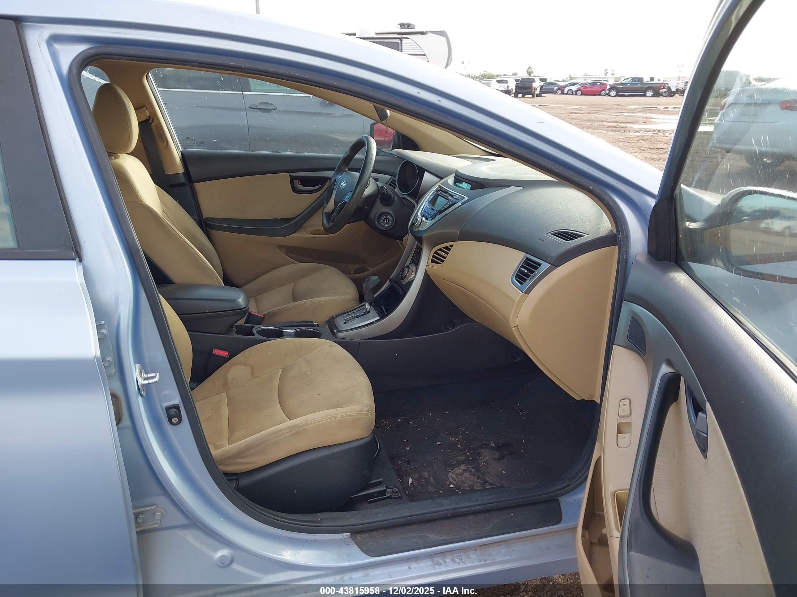 HYUNDAI ELANTRA image 5