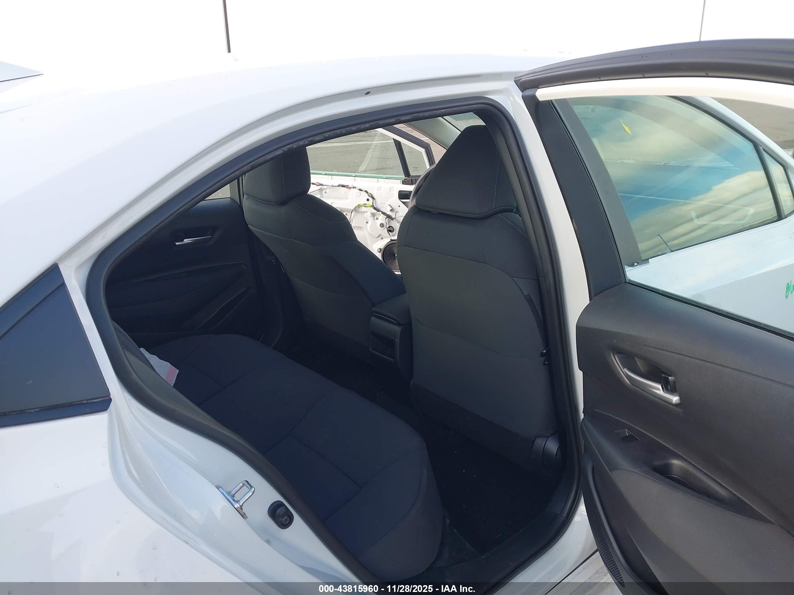 TOYOTA COROLLA image 8