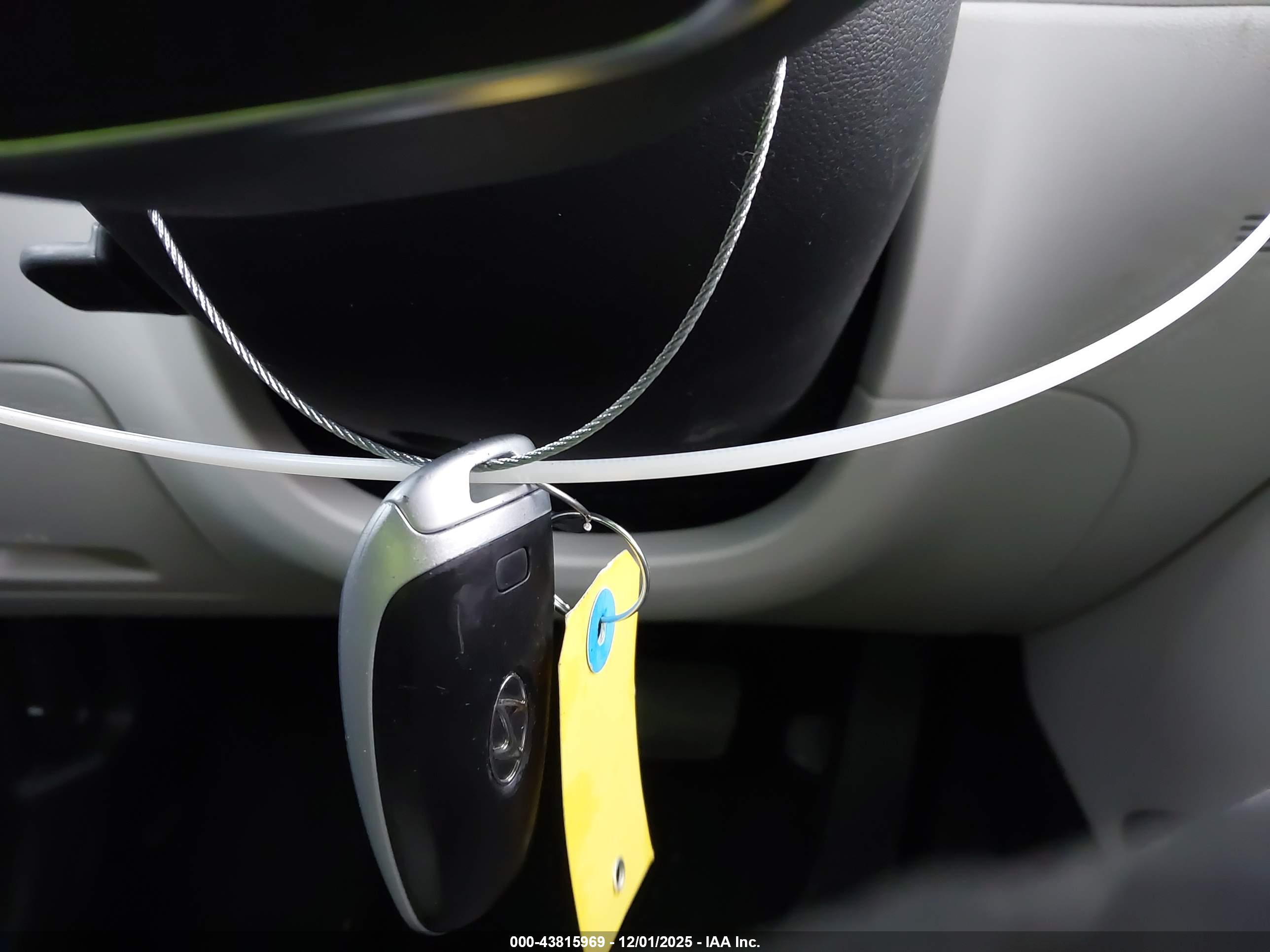HYUNDAI TUCSON image 11