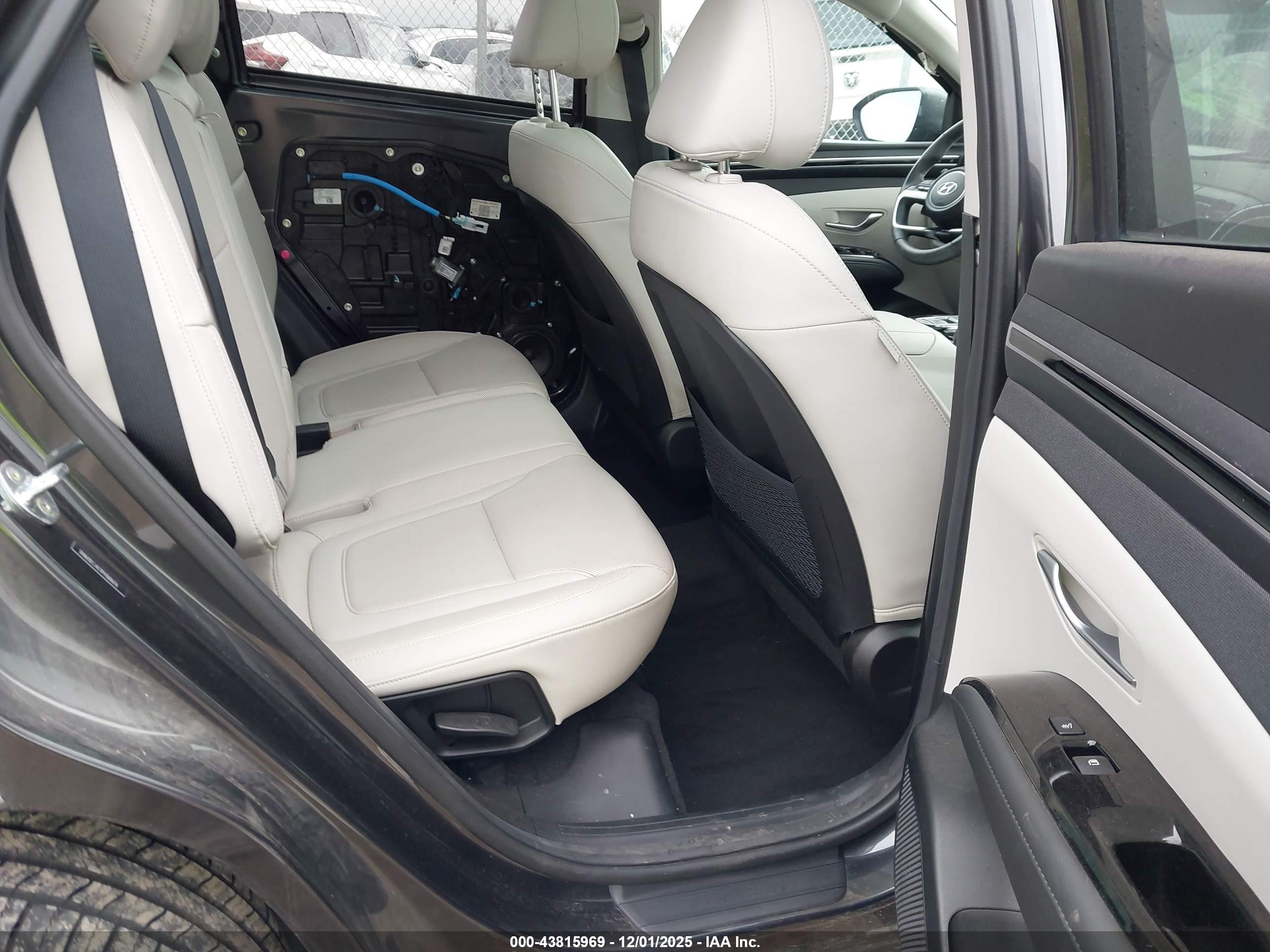 HYUNDAI TUCSON image 8