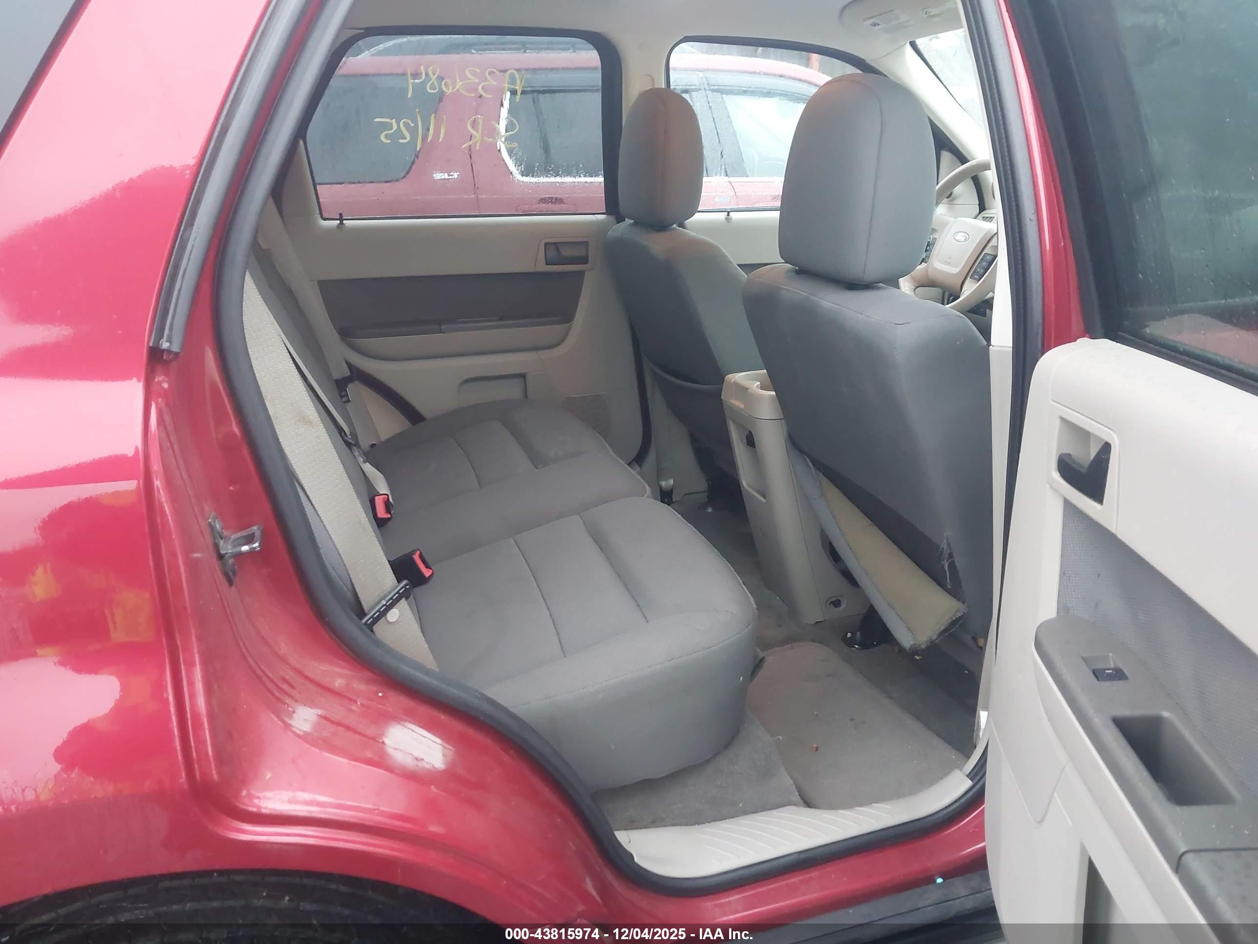 FORD ESCAPE image 8