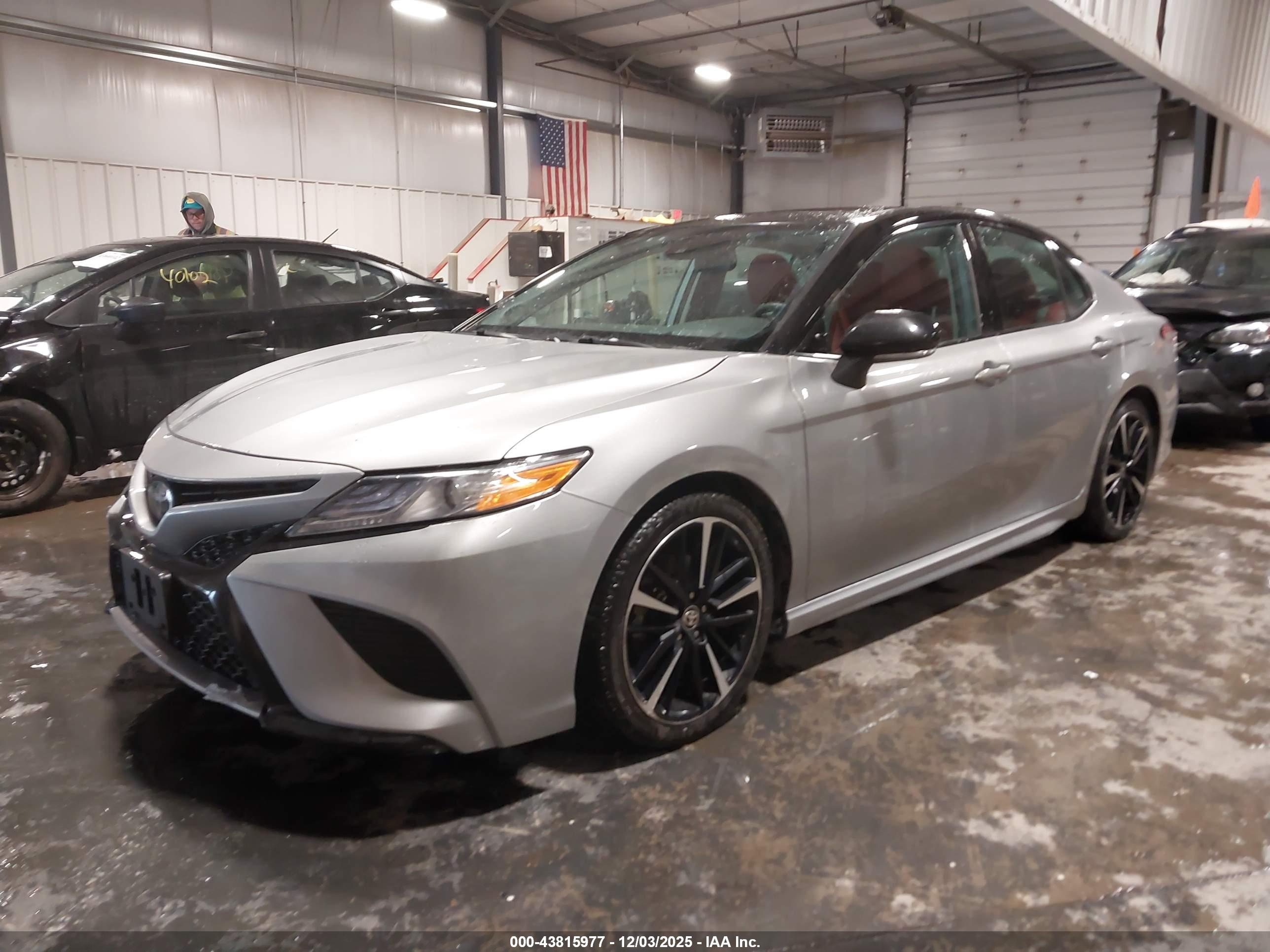 TOYOTA CAMRY image 2