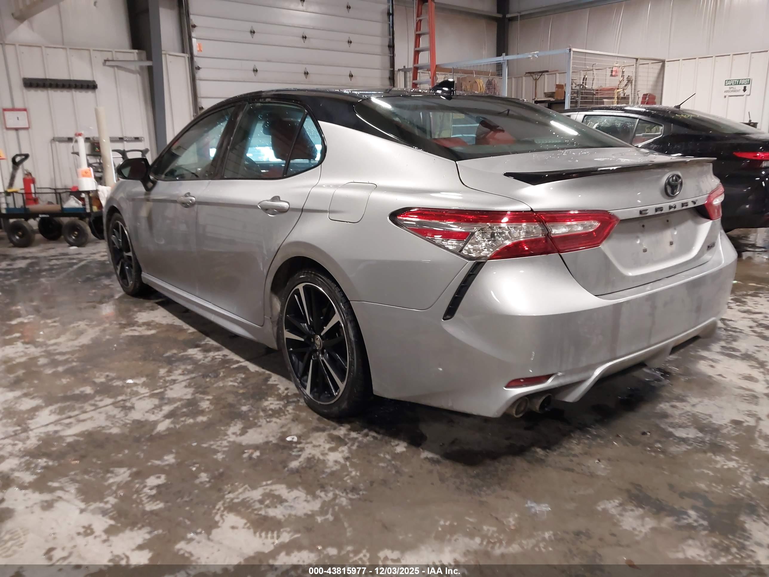 TOYOTA CAMRY image 3