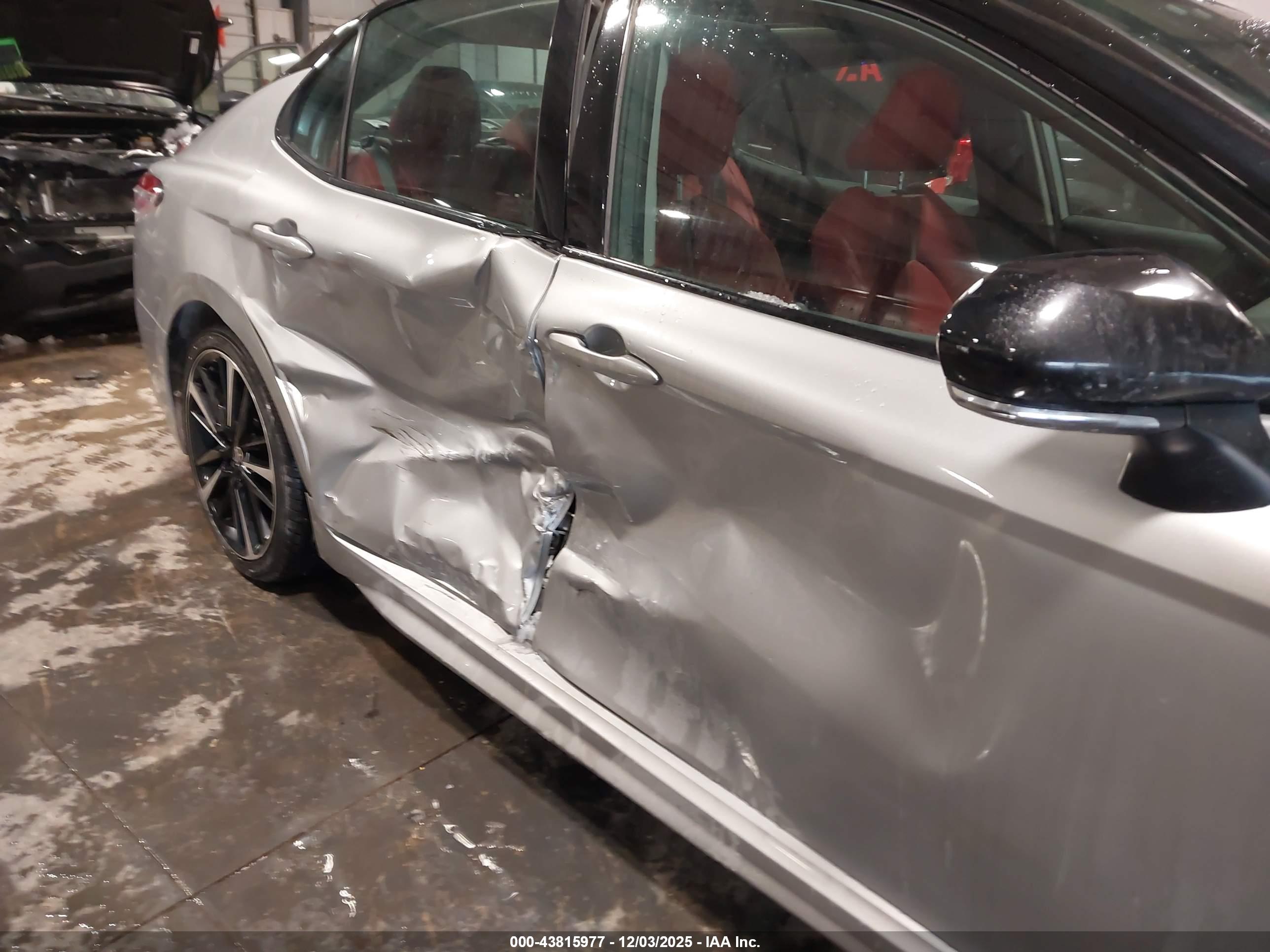 TOYOTA CAMRY image 6