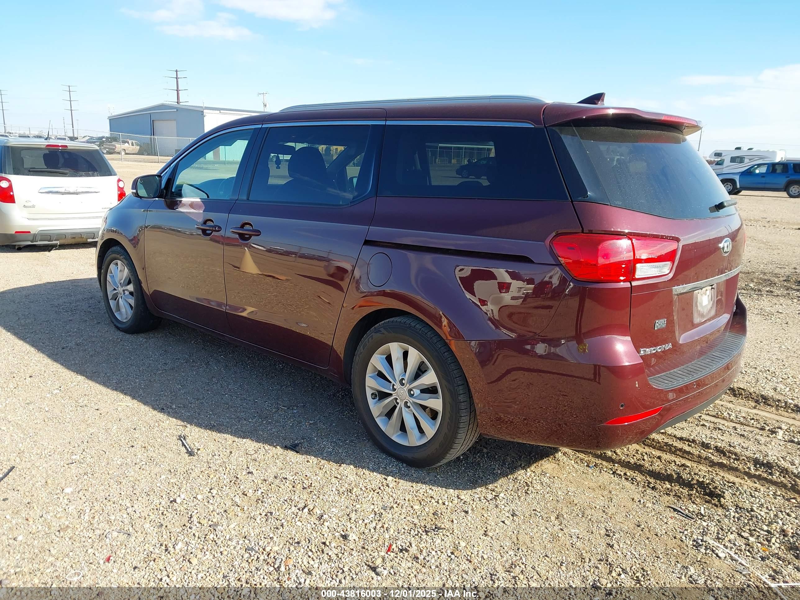 KIA SEDONA image 3