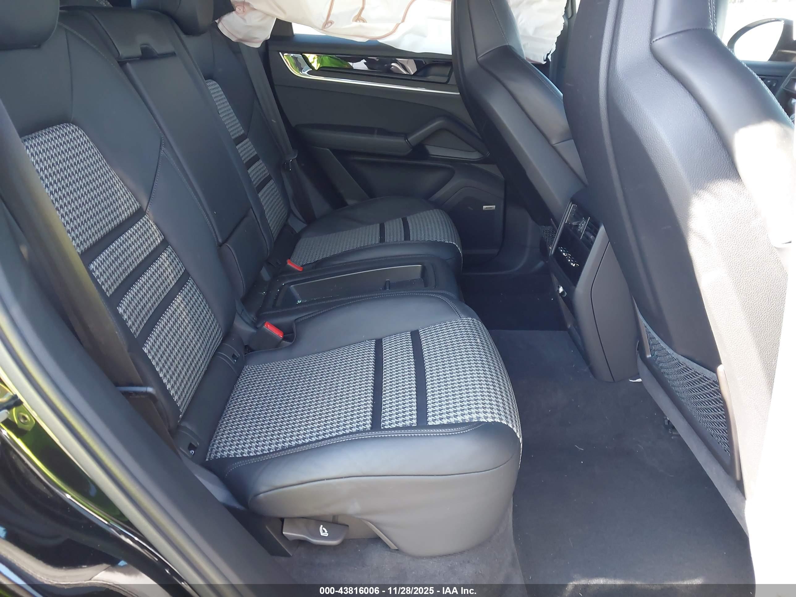 PORSCHE CAYENNE image 8