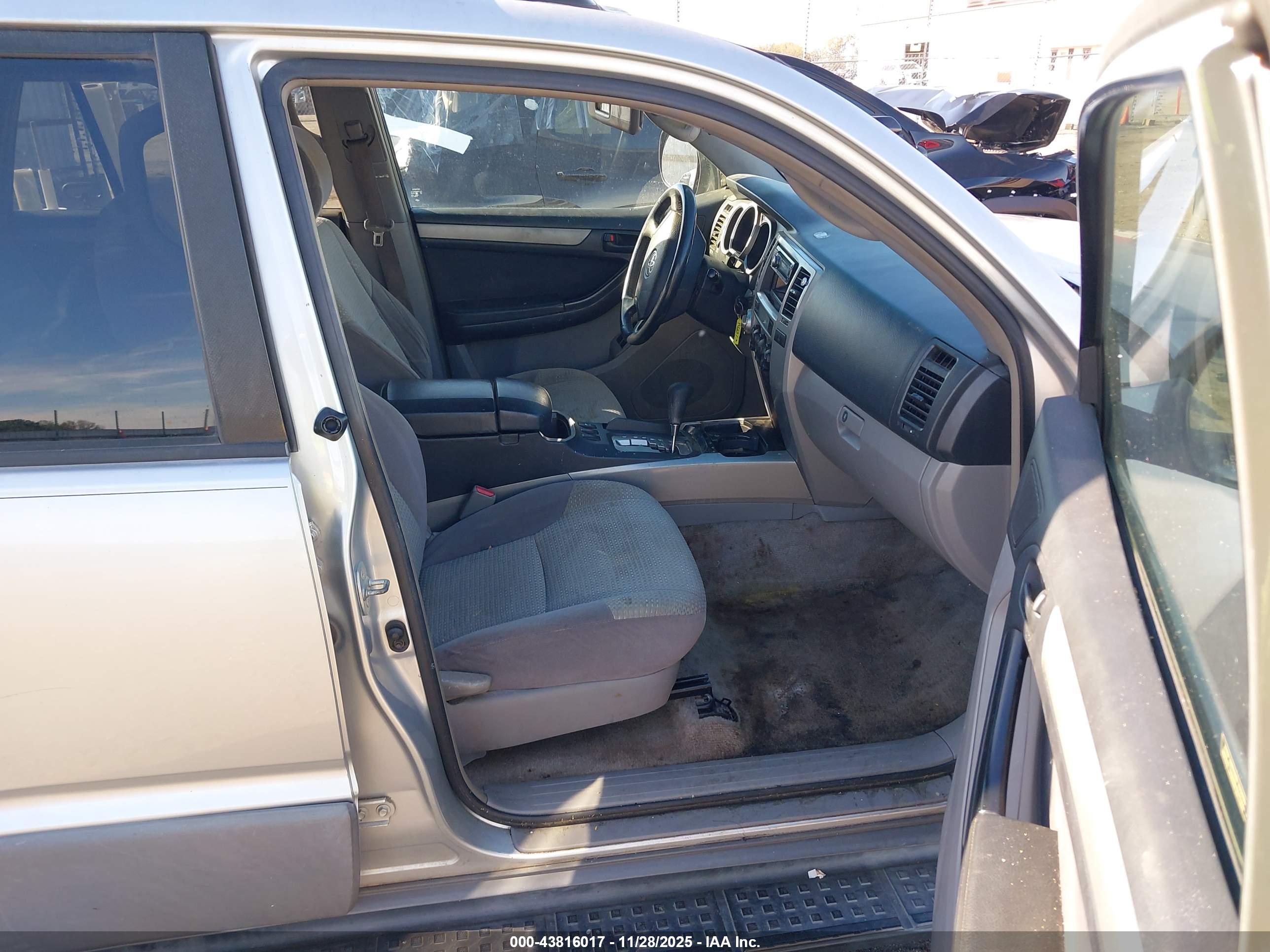 TOYOTA 4RUNNER image 5
