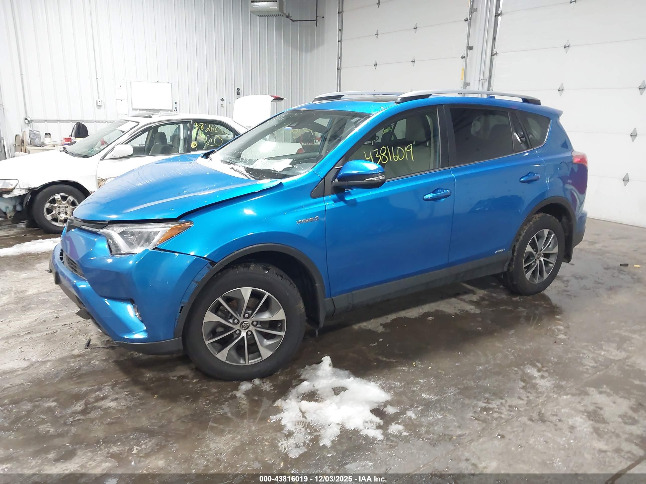 TOYOTA RAV4 image 2