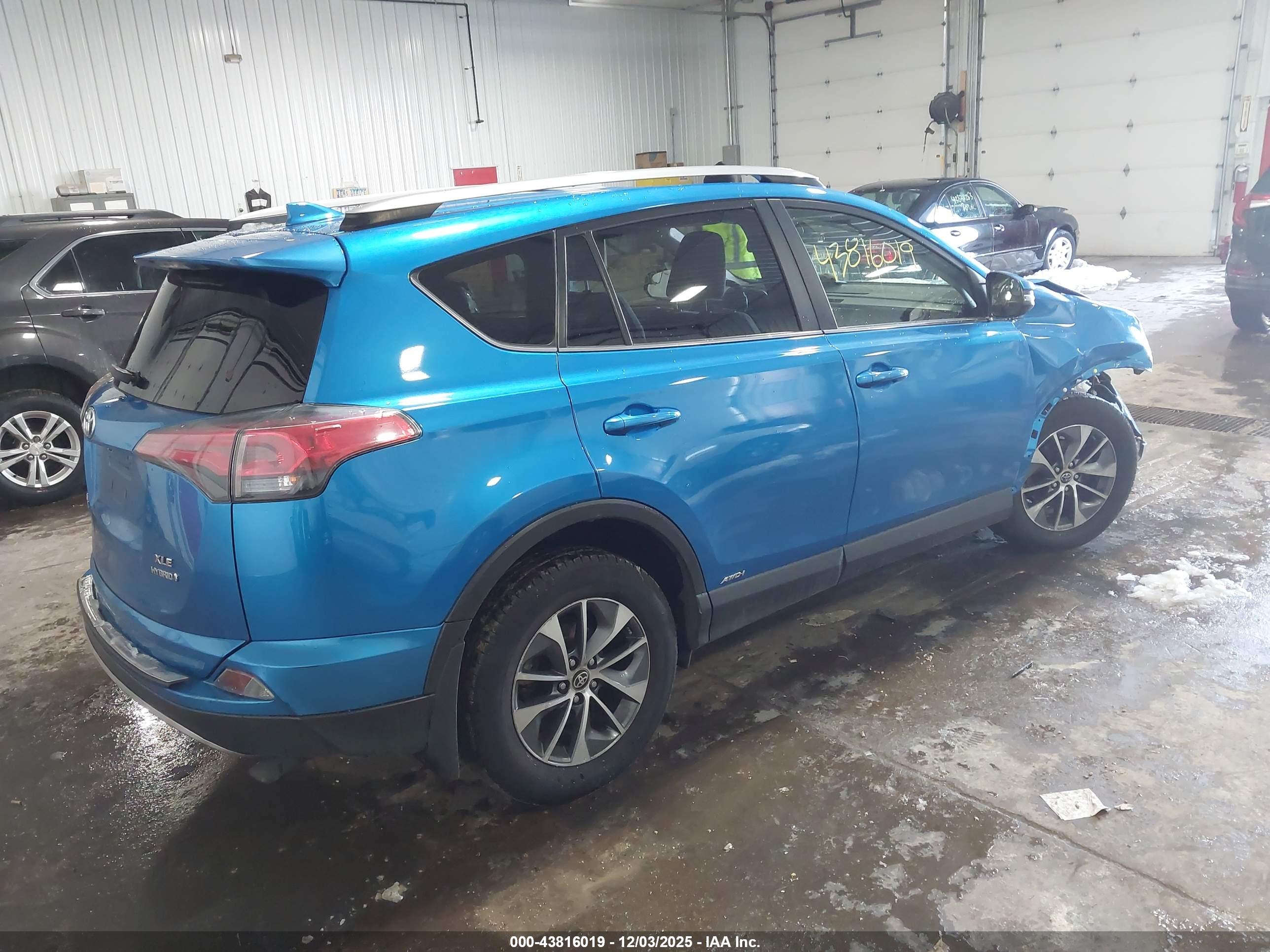 TOYOTA RAV4 image 4