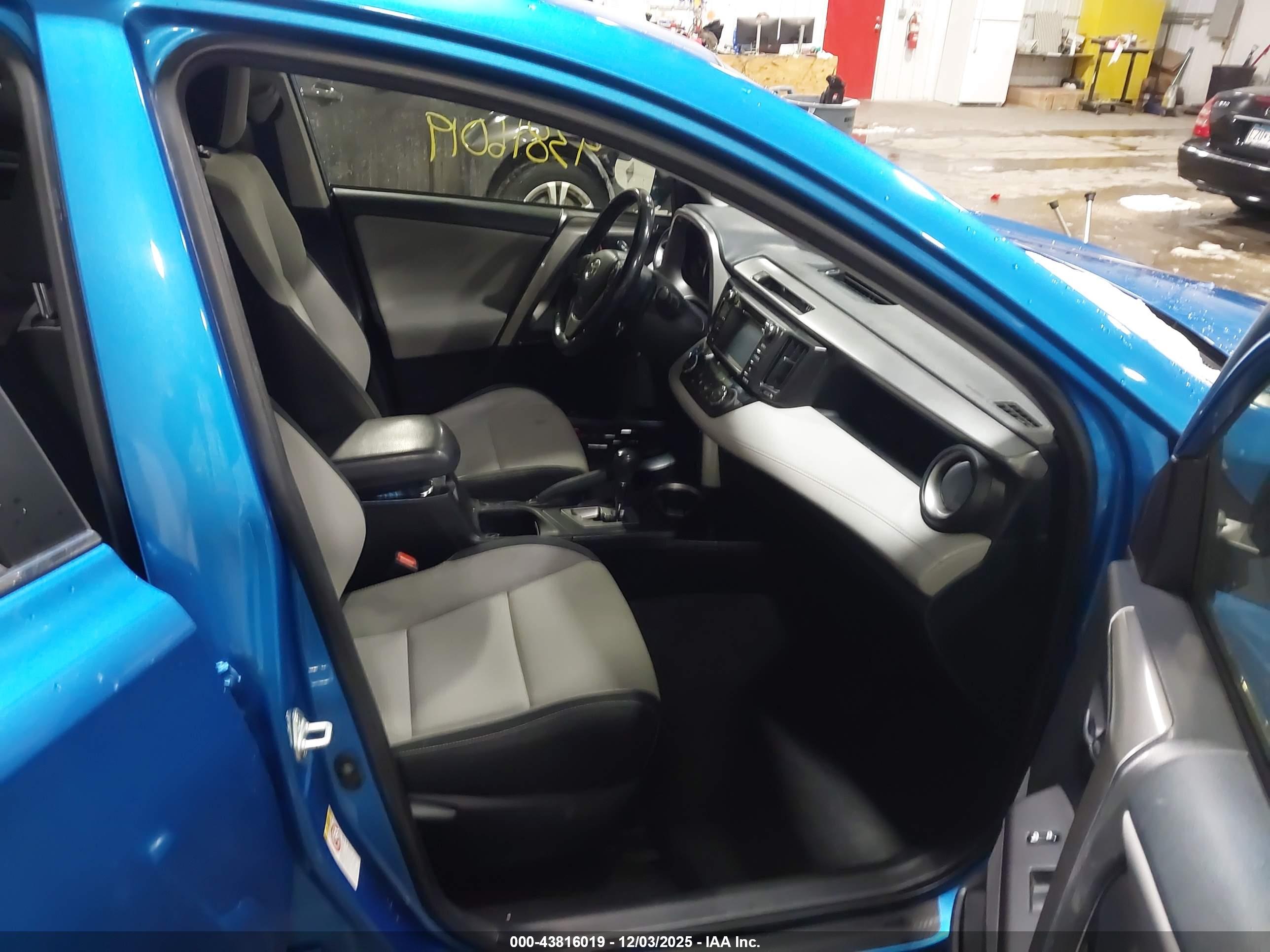 TOYOTA RAV4 image 5