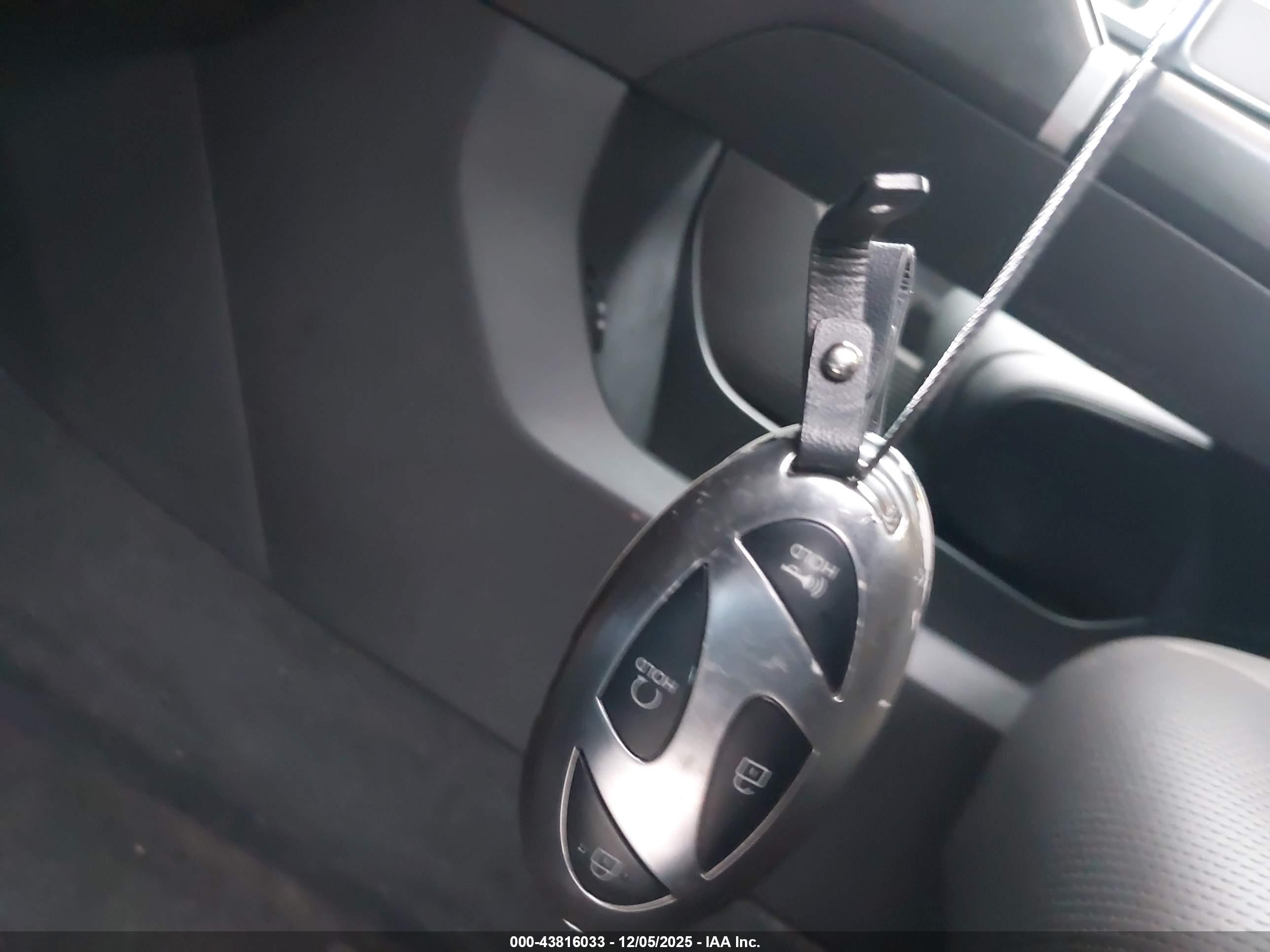 HYUNDAI SANTA image 11