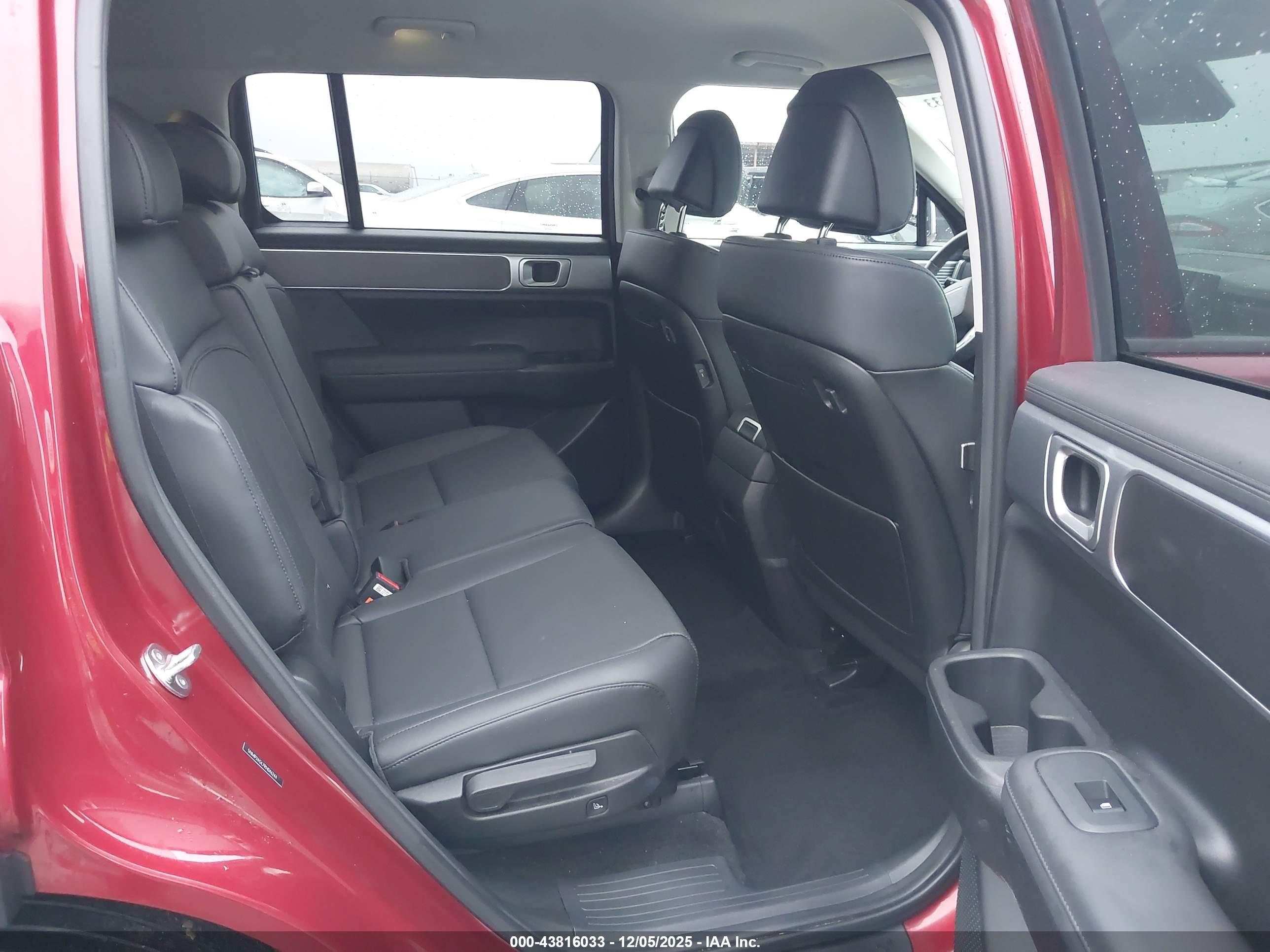 HYUNDAI SANTA image 8