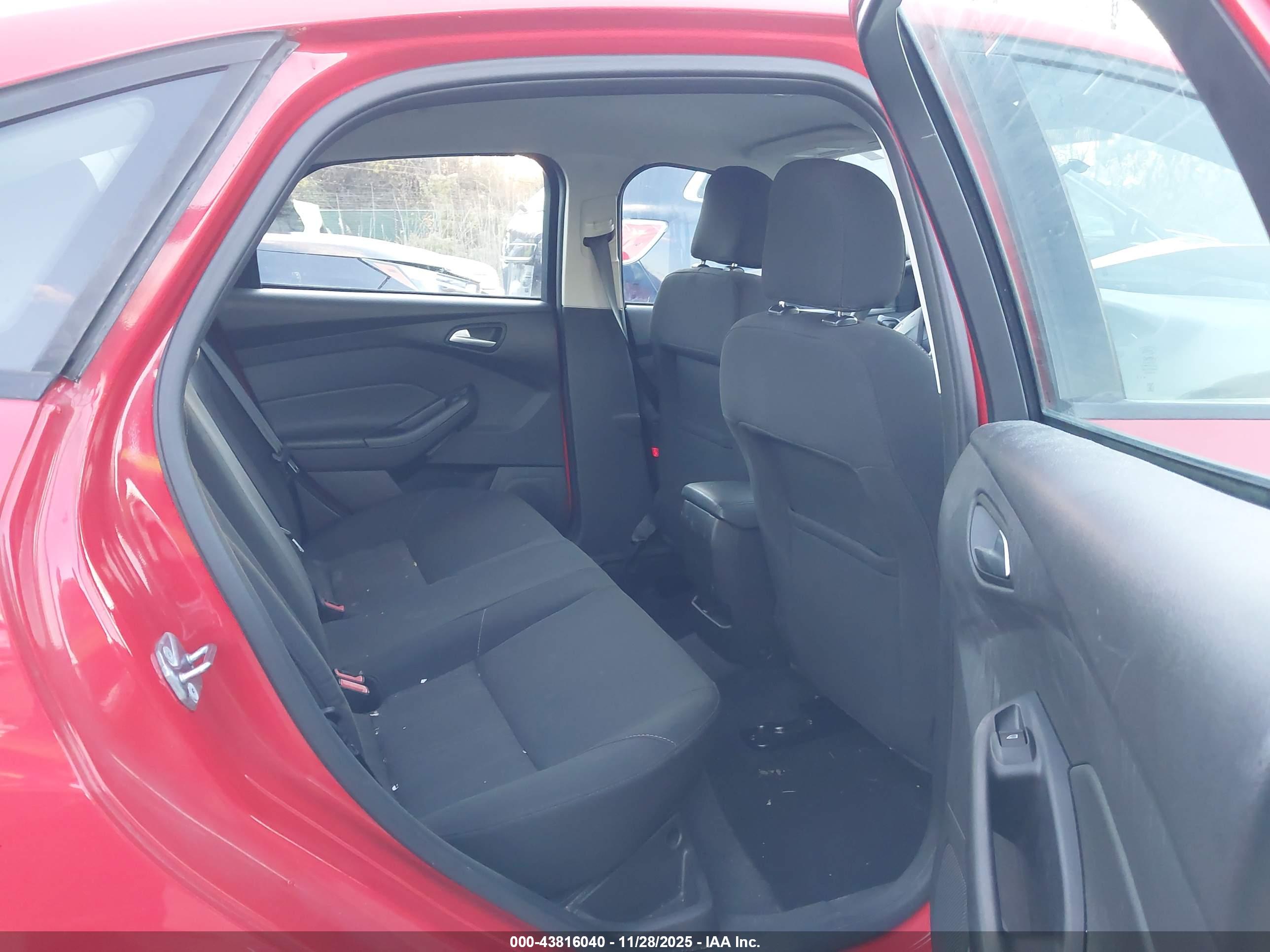 FORD FOCUS image 8