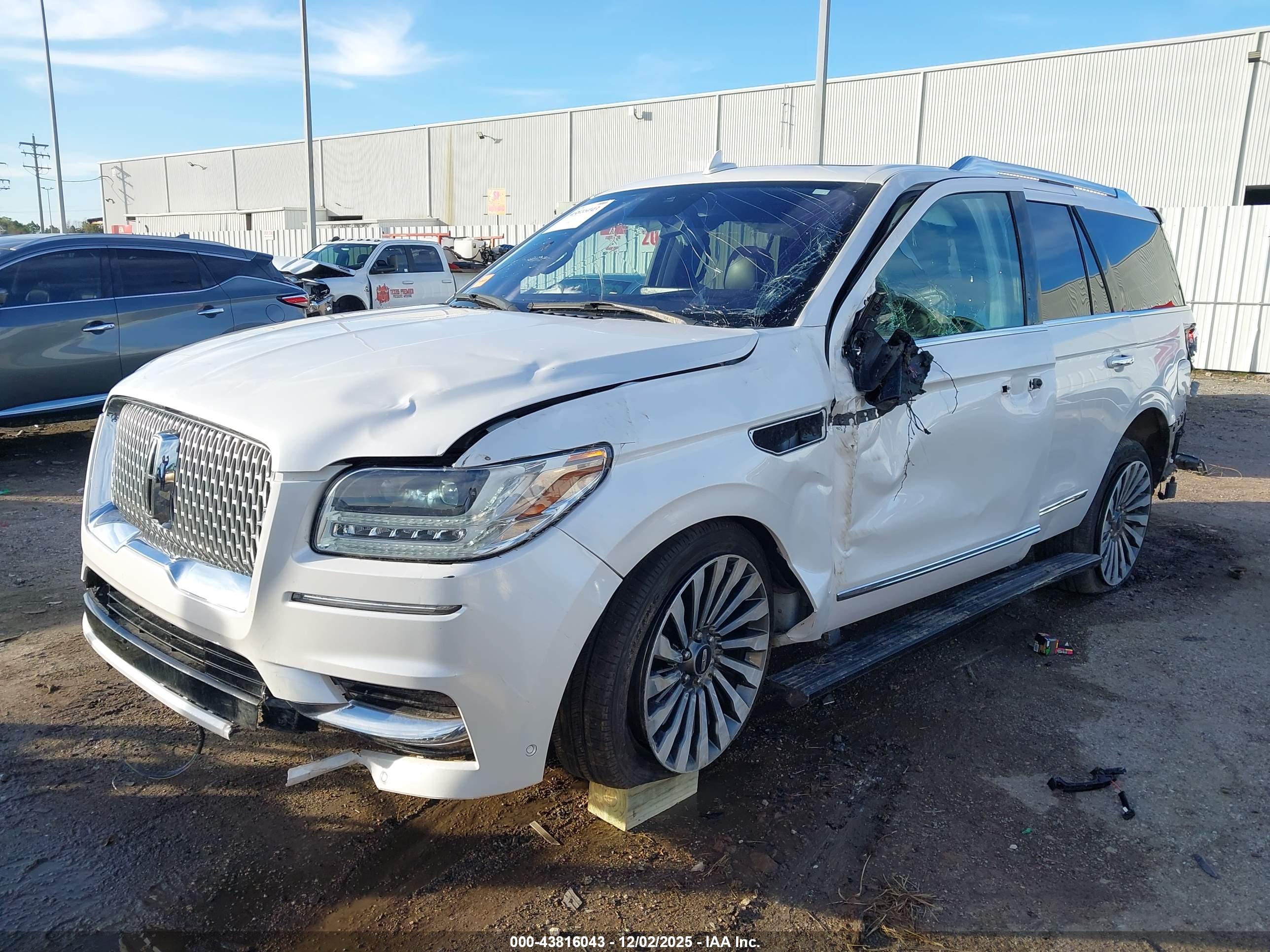 LINCOLN NAVIGATOR image 2