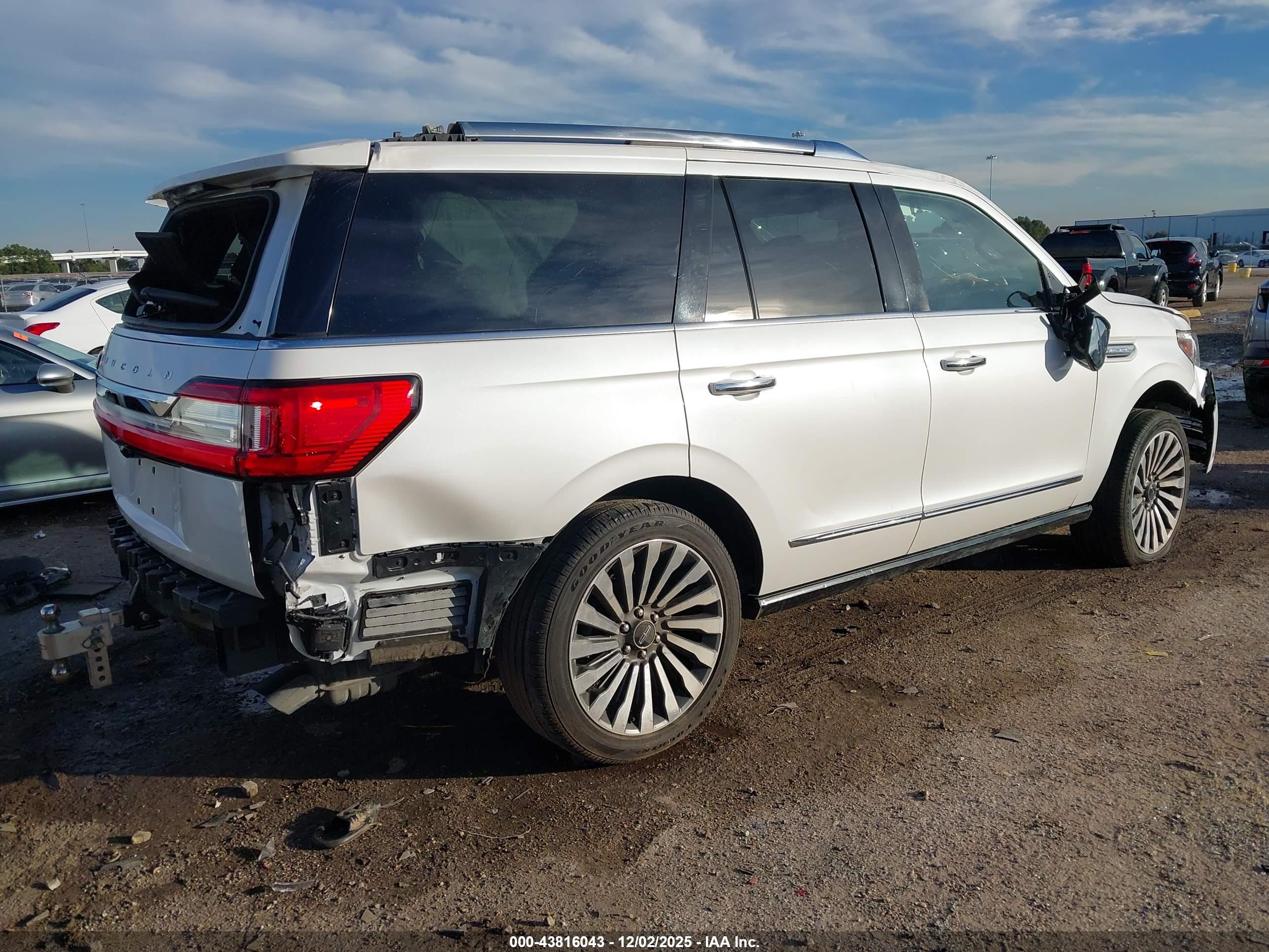LINCOLN NAVIGATOR image 4