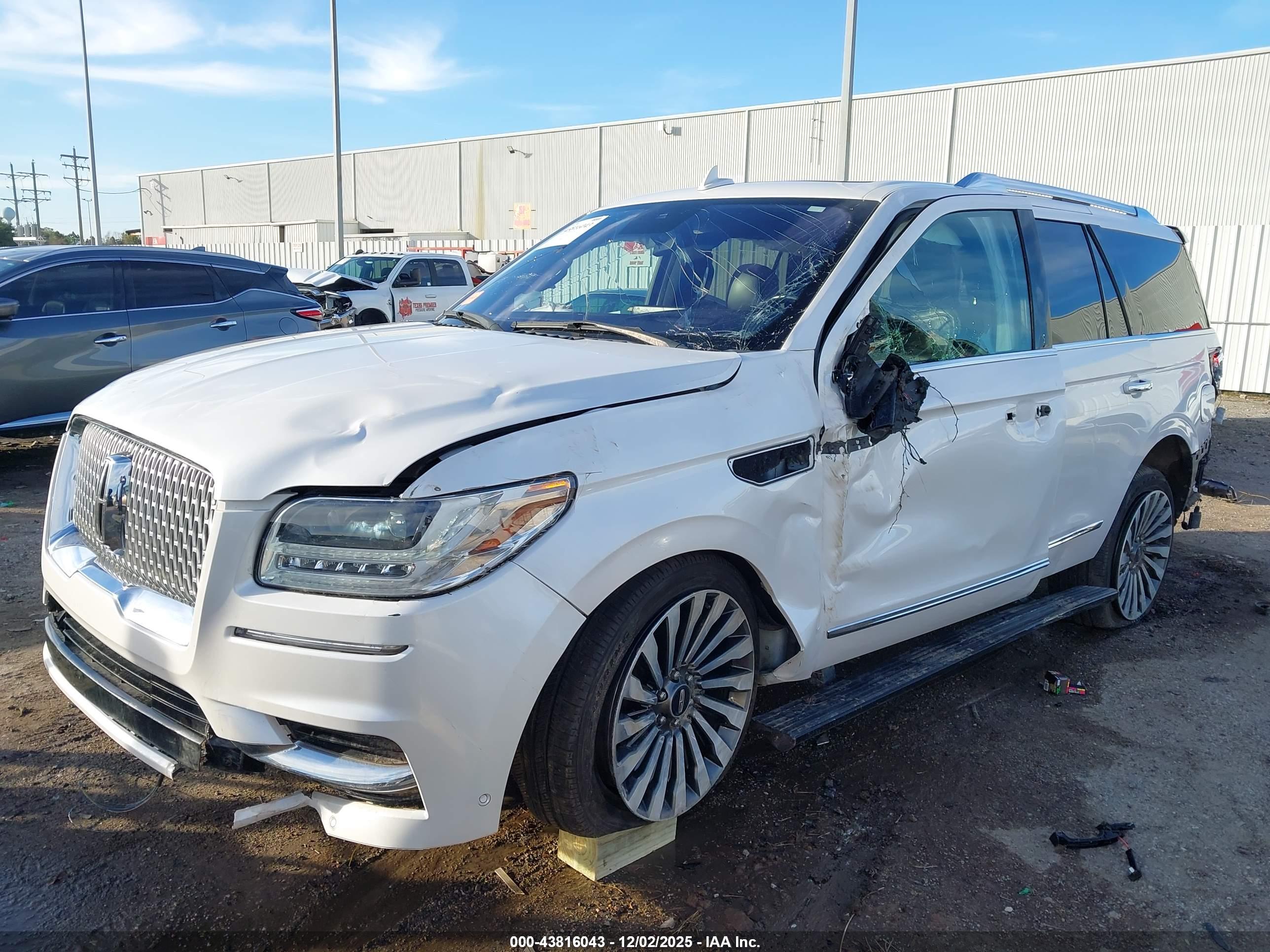 LINCOLN NAVIGATOR image 6