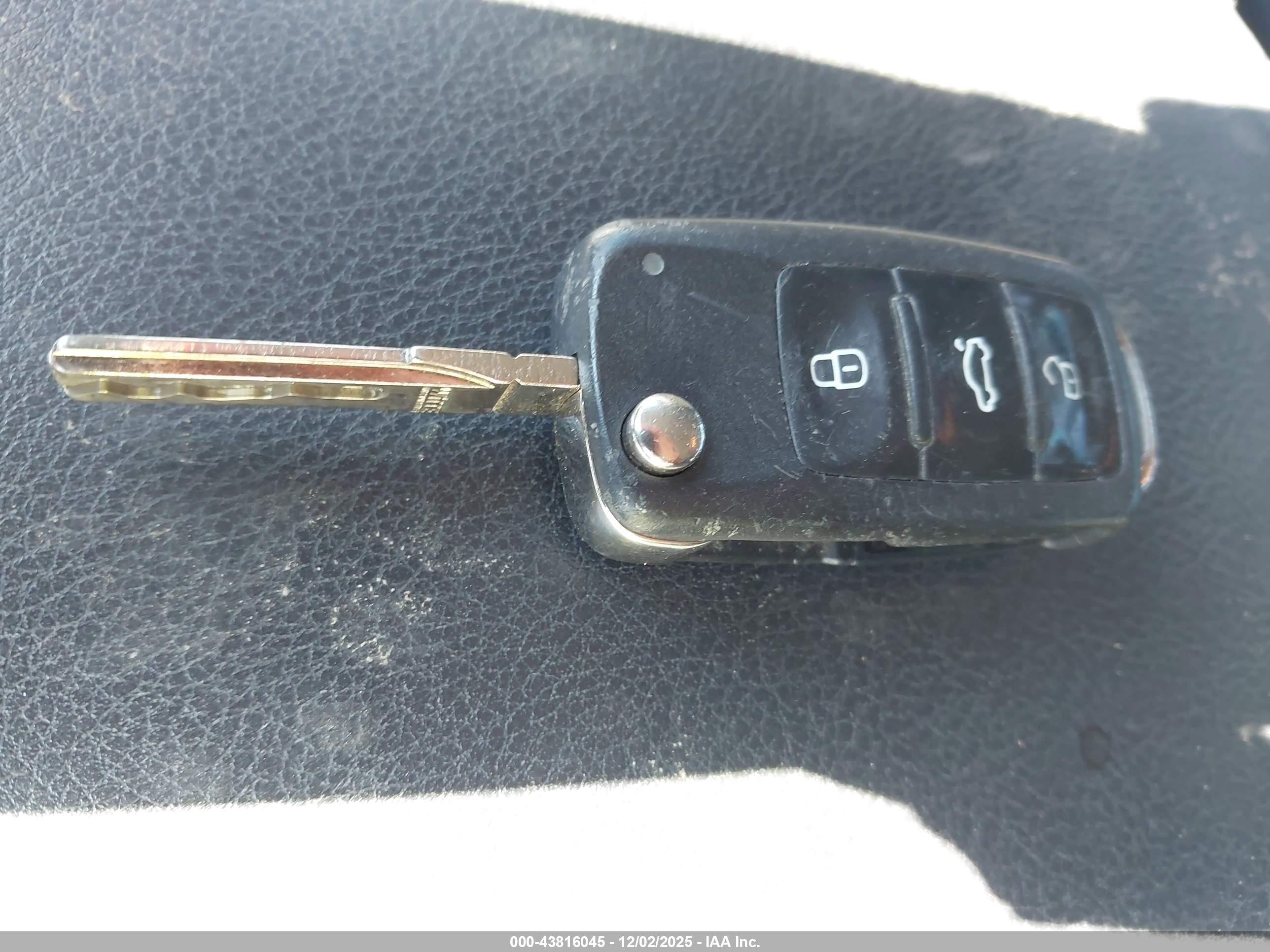 VOLKSWAGEN PASSAT image 11