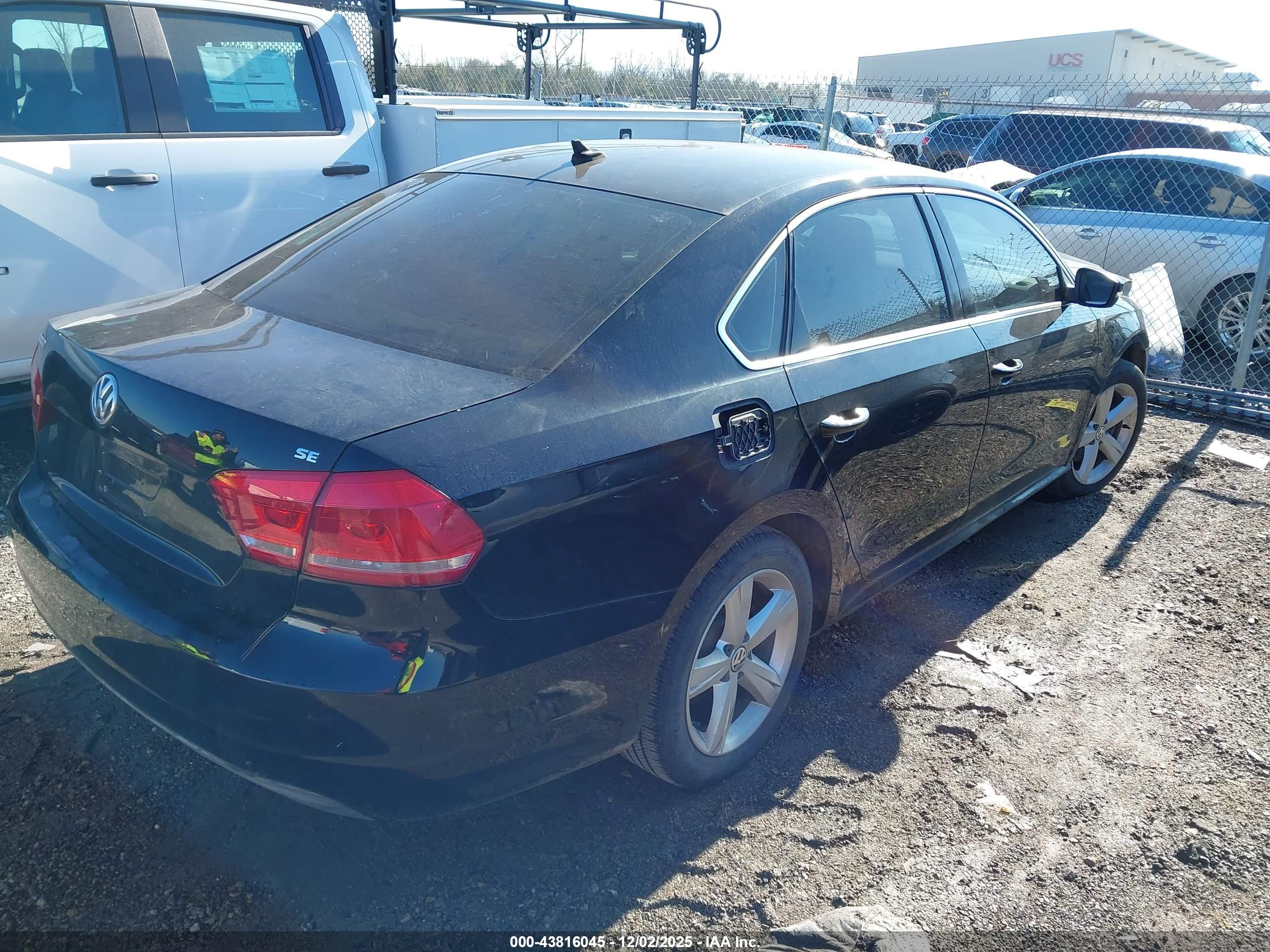 VOLKSWAGEN PASSAT image 4