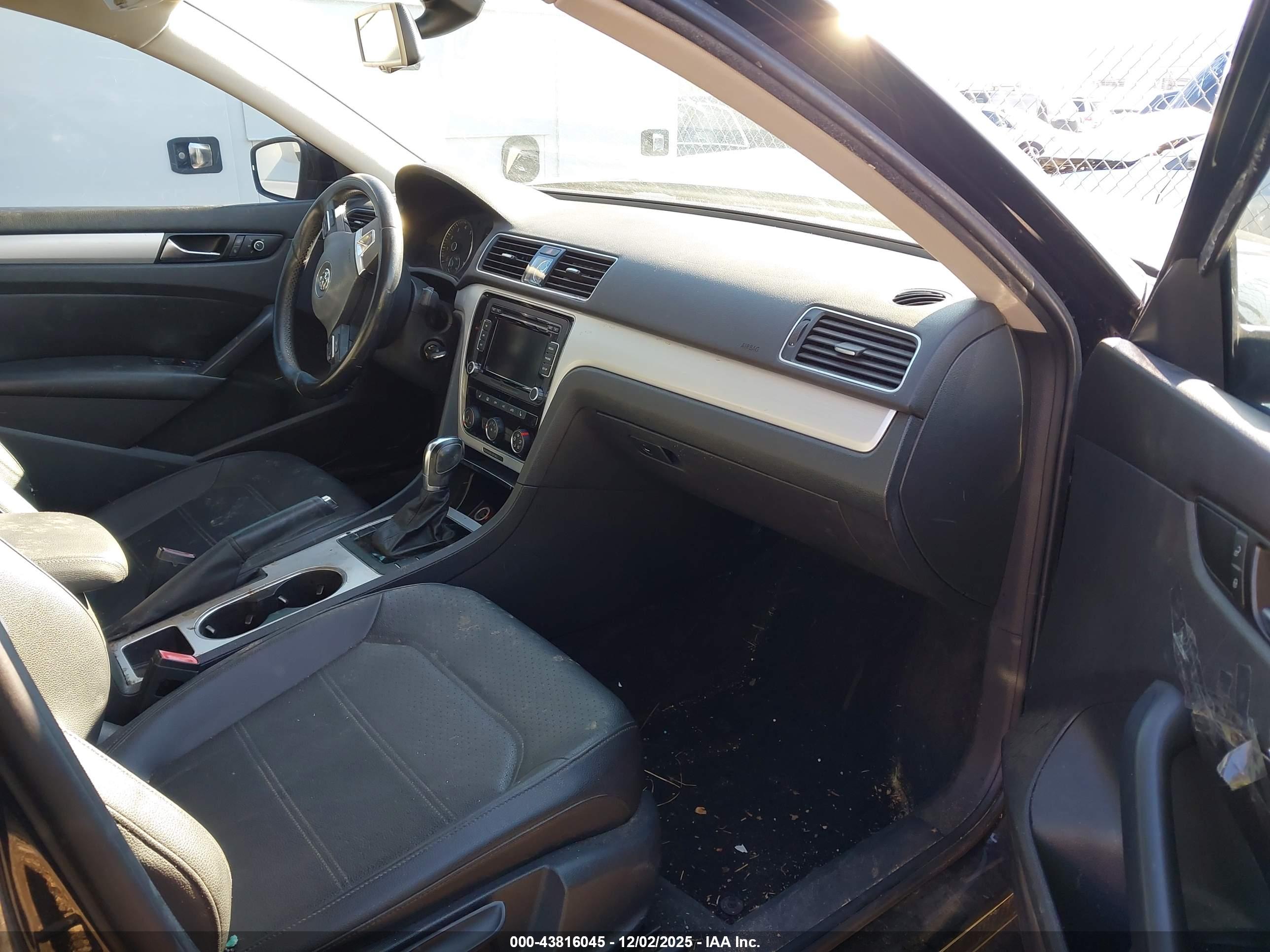 VOLKSWAGEN PASSAT image 5