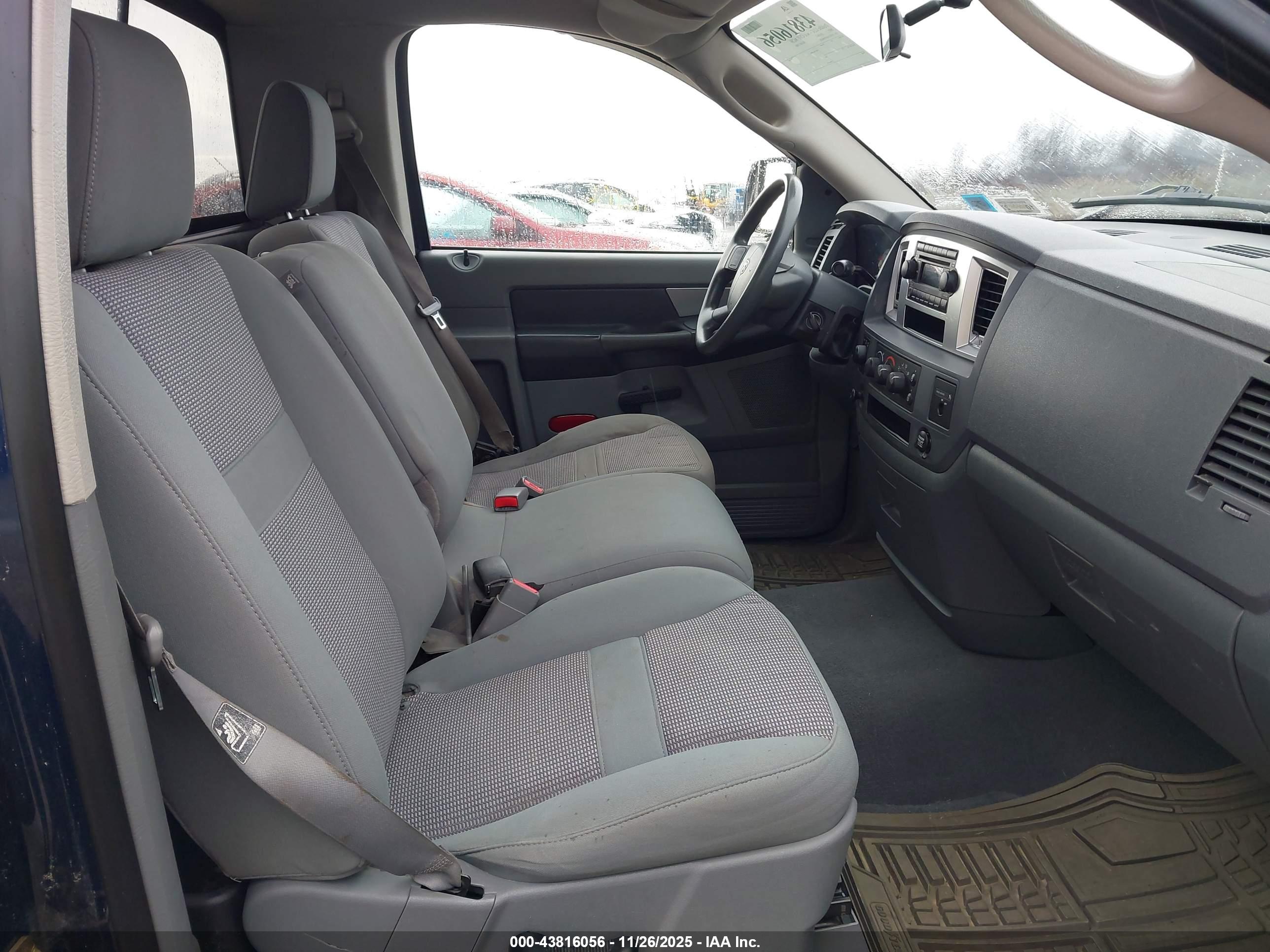 DODGE RAM image 8