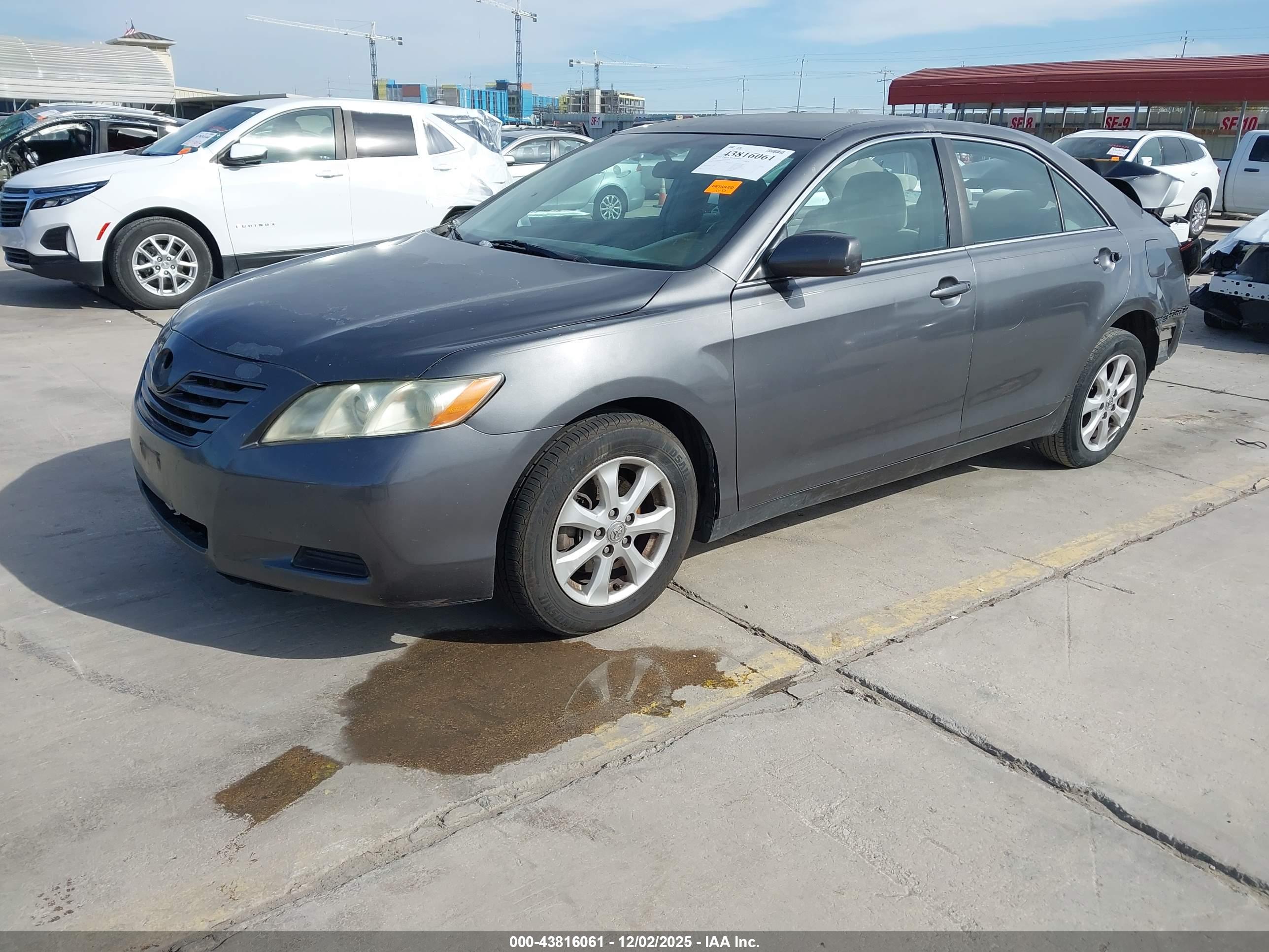 TOYOTA CAMRY image 2