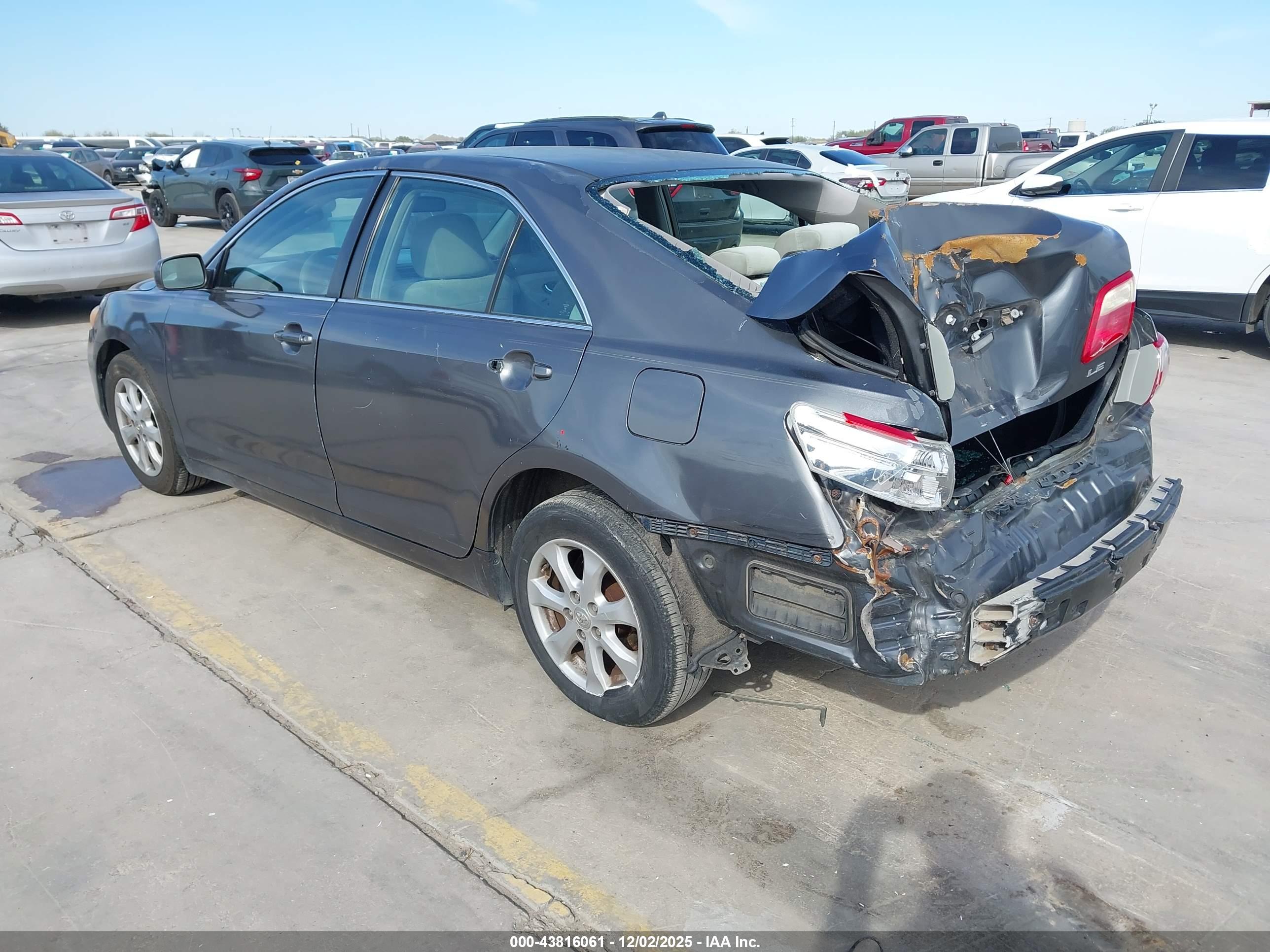 TOYOTA CAMRY image 3