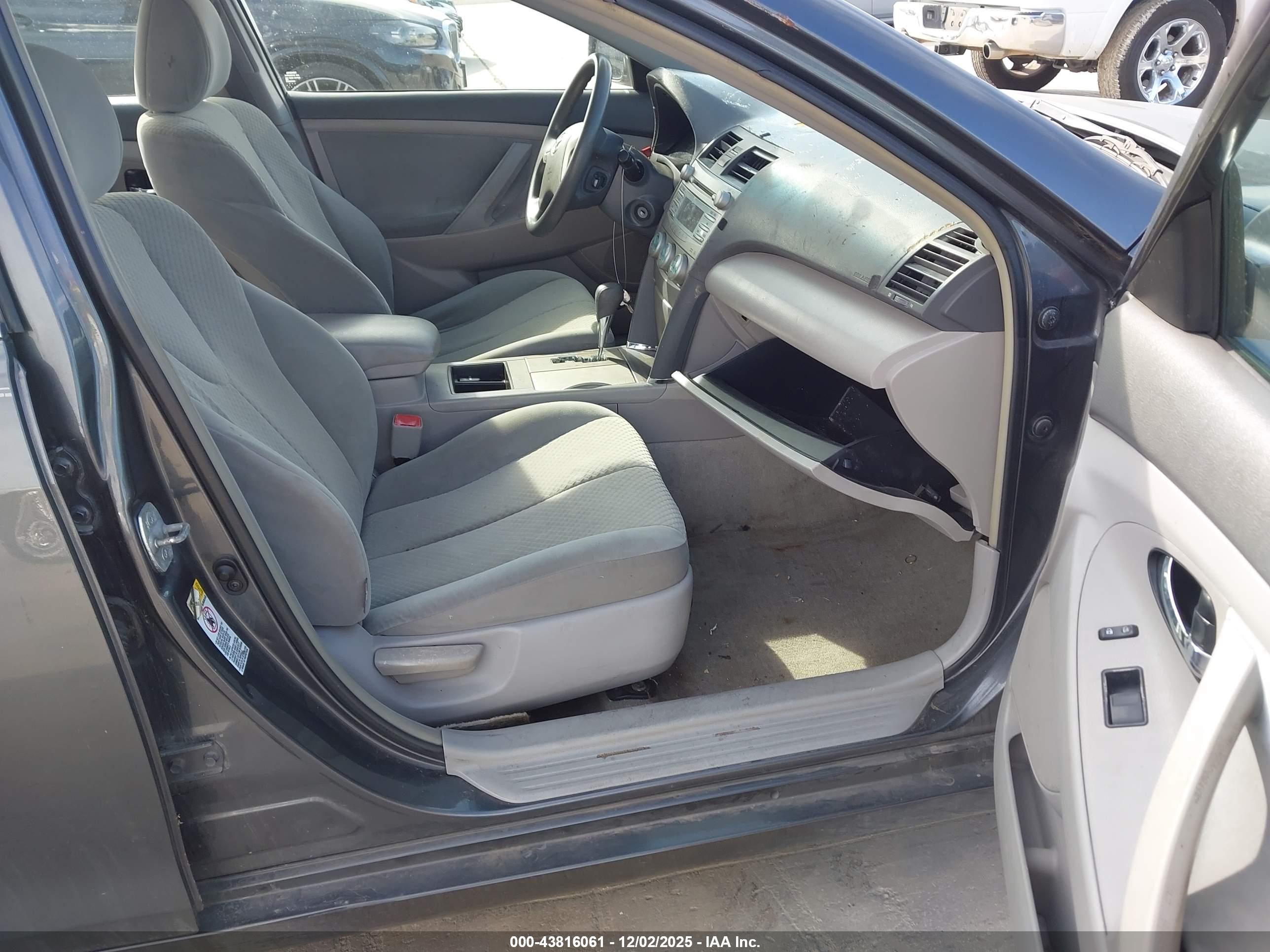 TOYOTA CAMRY image 5