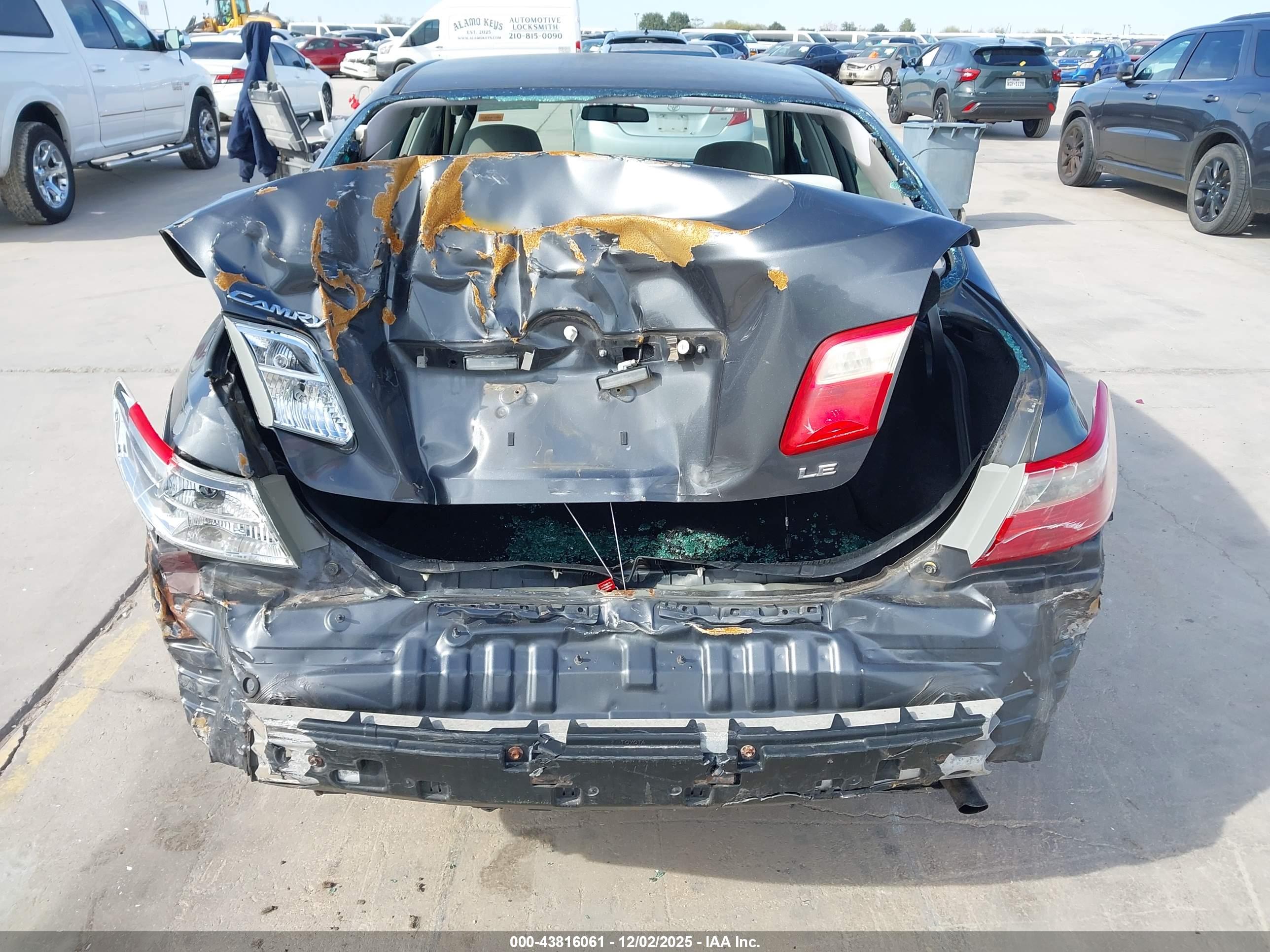TOYOTA CAMRY image 6