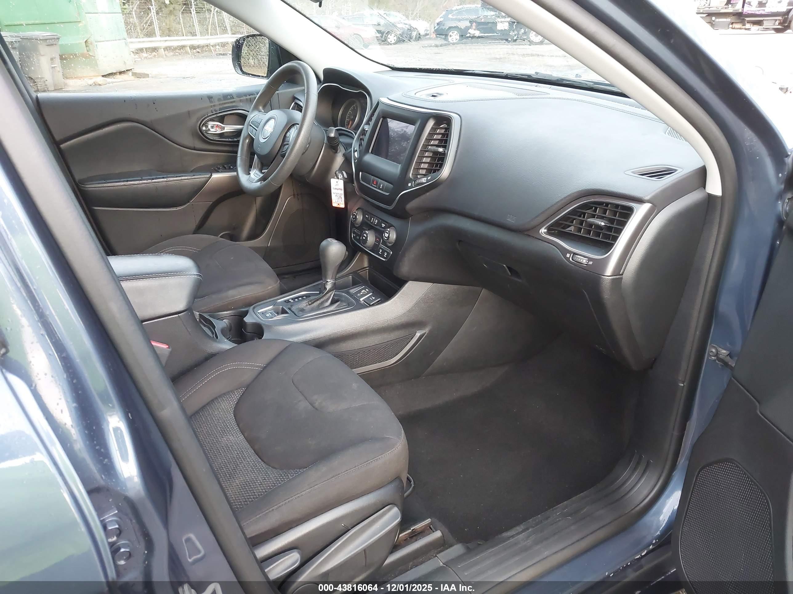 JEEP CHEROKEE image 5