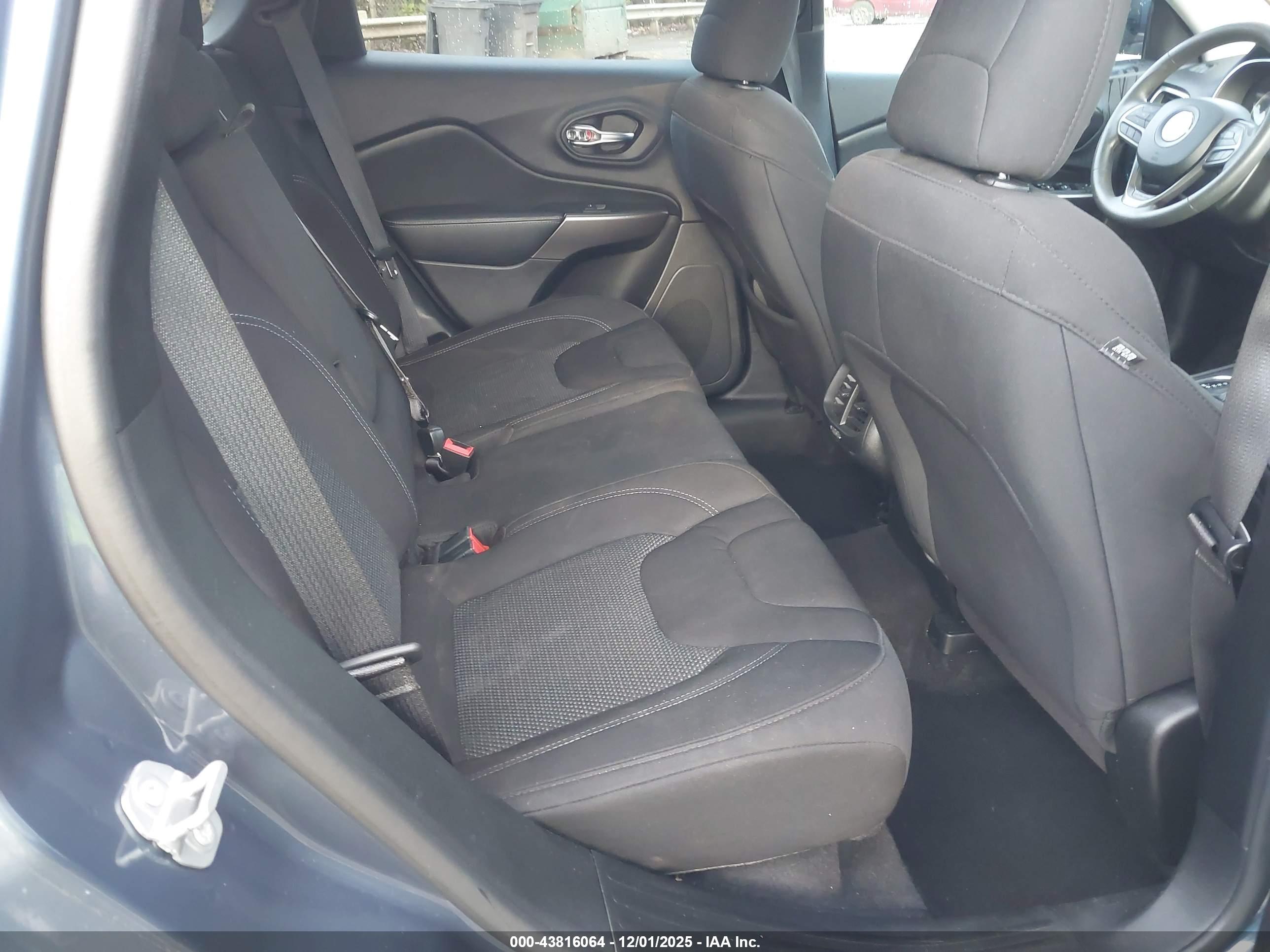 JEEP CHEROKEE image 8