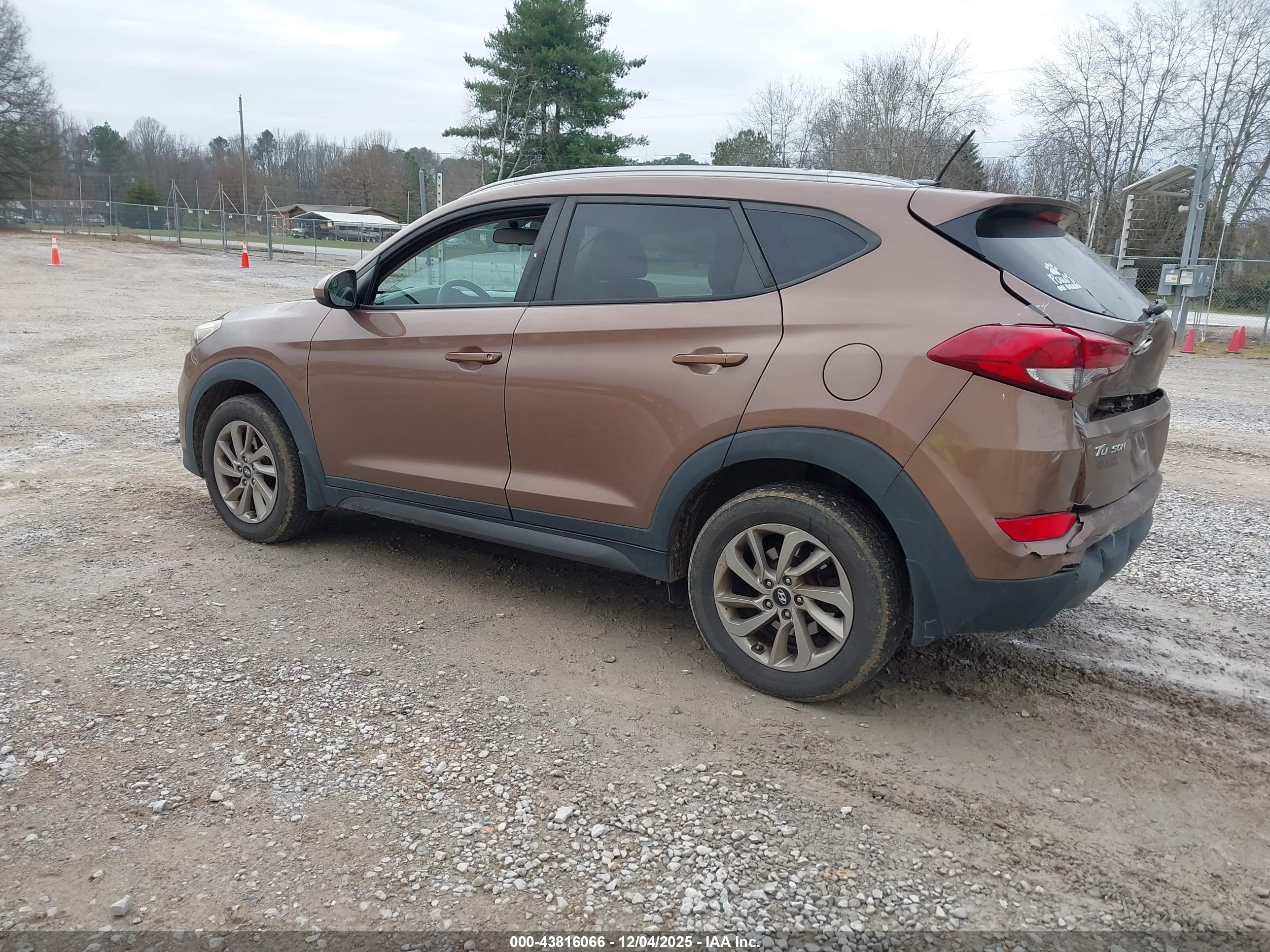 HYUNDAI TUCSON image 3