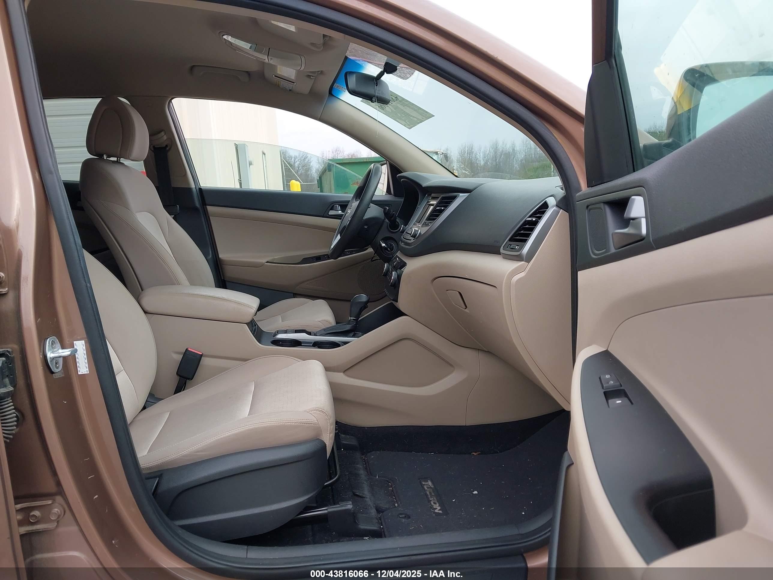 HYUNDAI TUCSON image 5