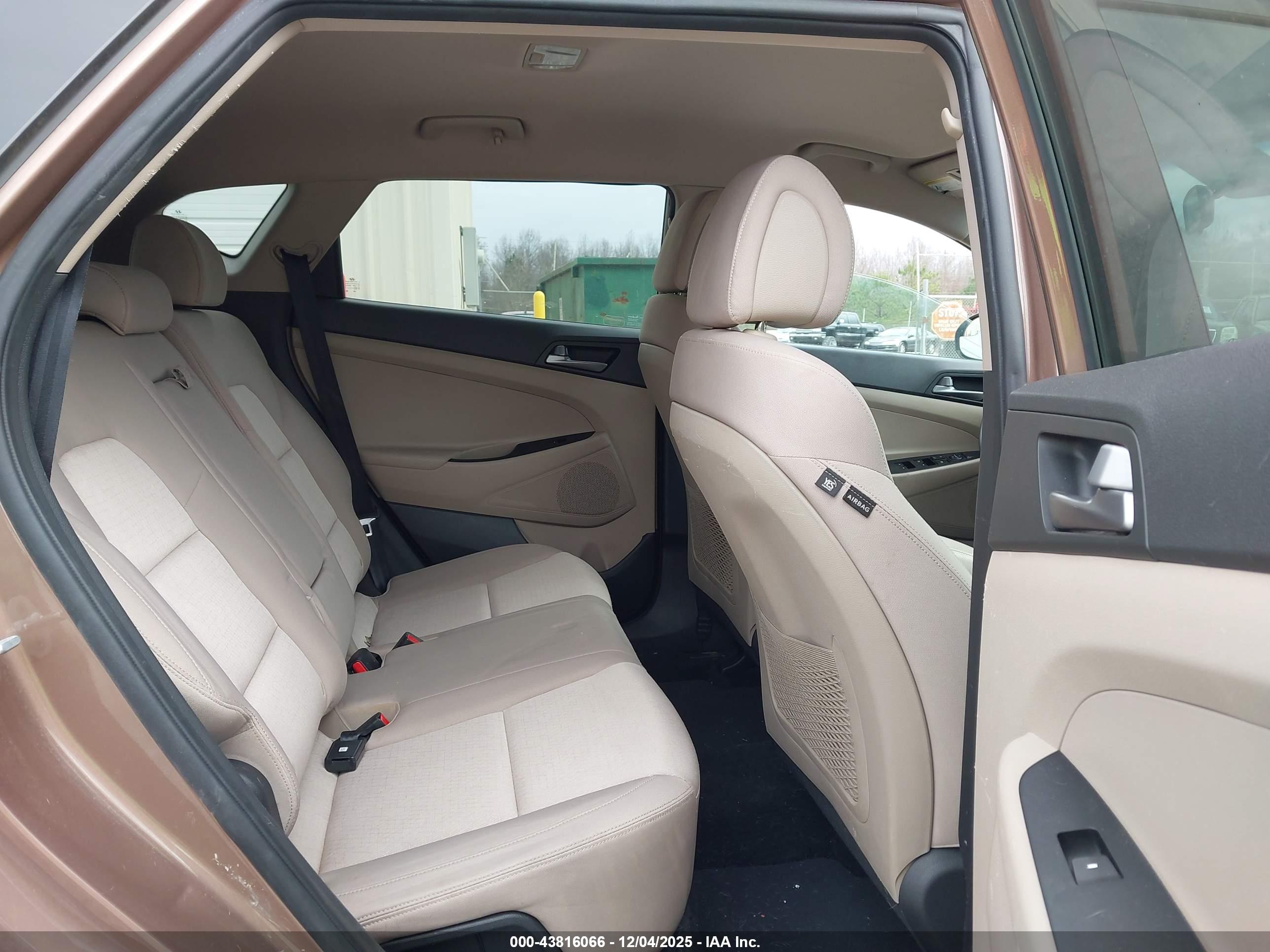 HYUNDAI TUCSON image 8