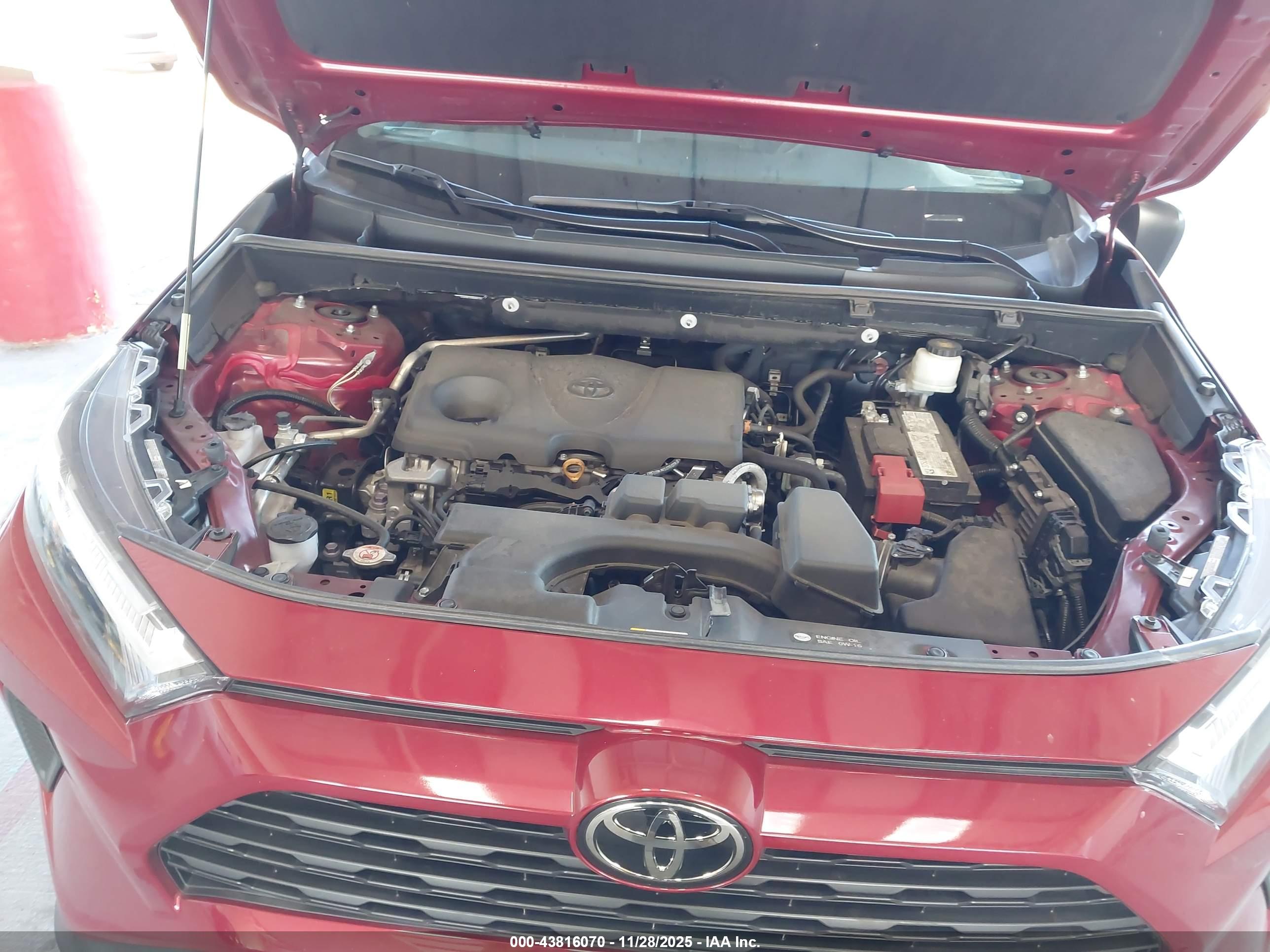 TOYOTA RAV4 image 10