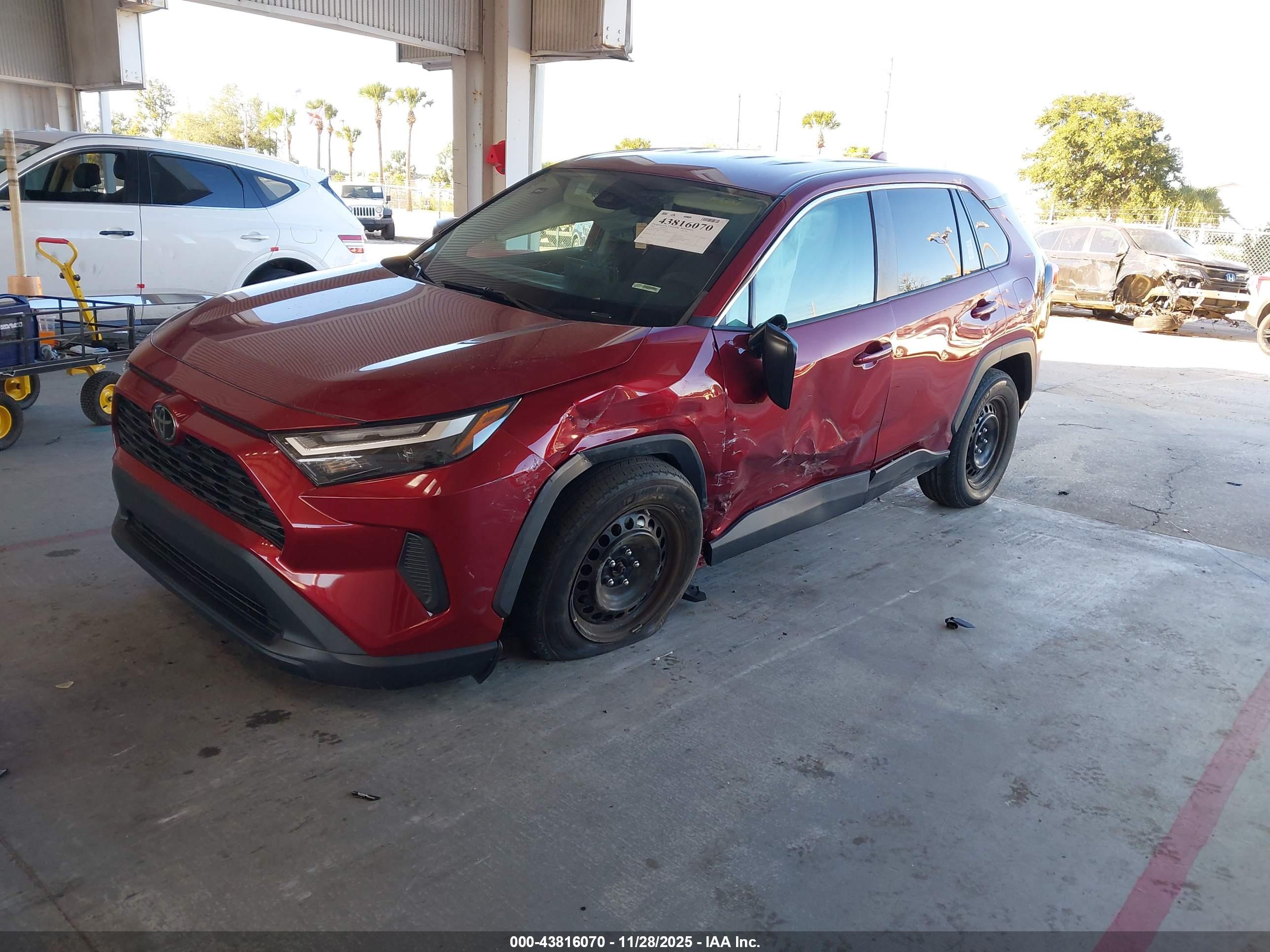TOYOTA RAV4 image 2