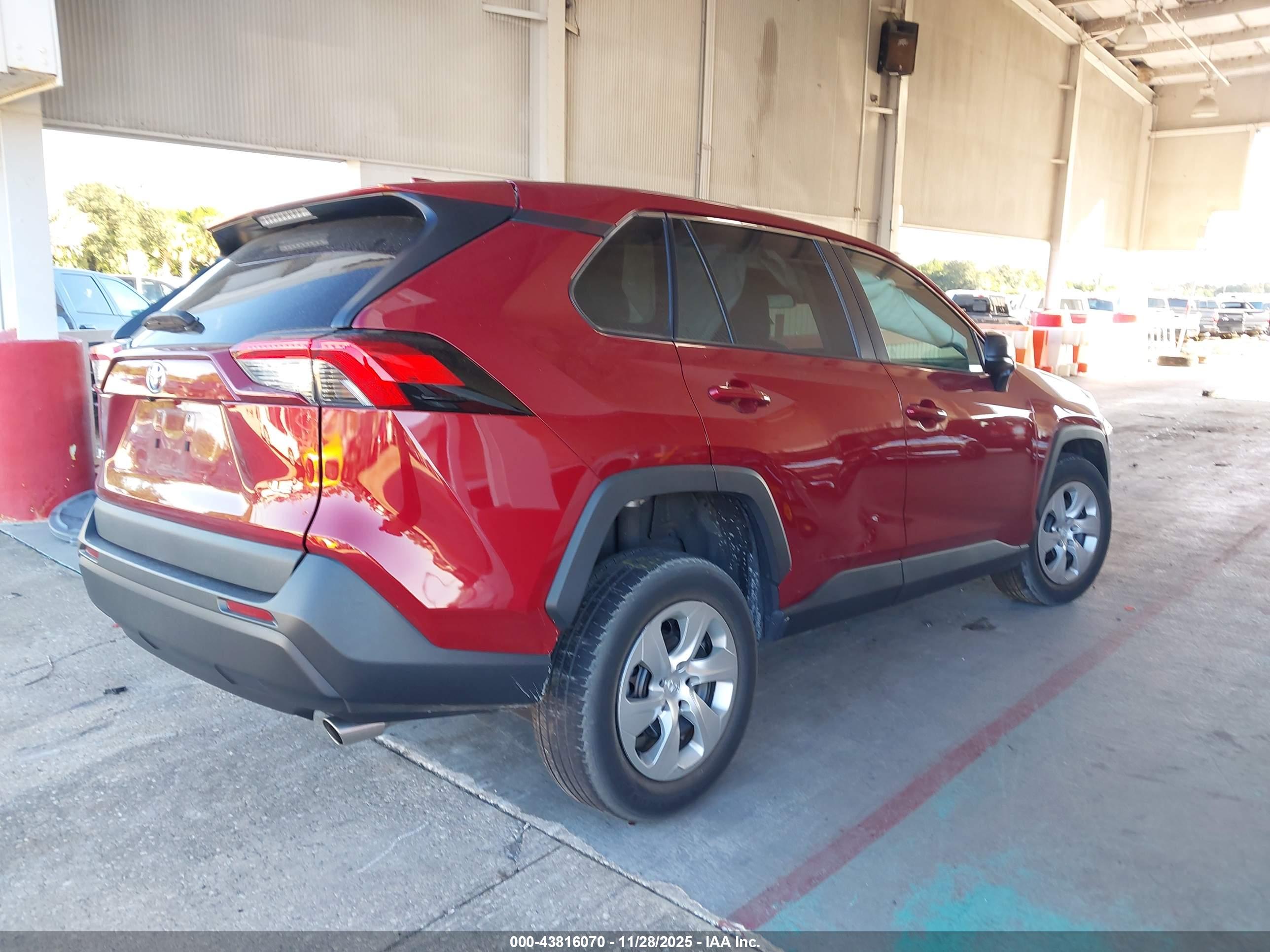 TOYOTA RAV4 image 4