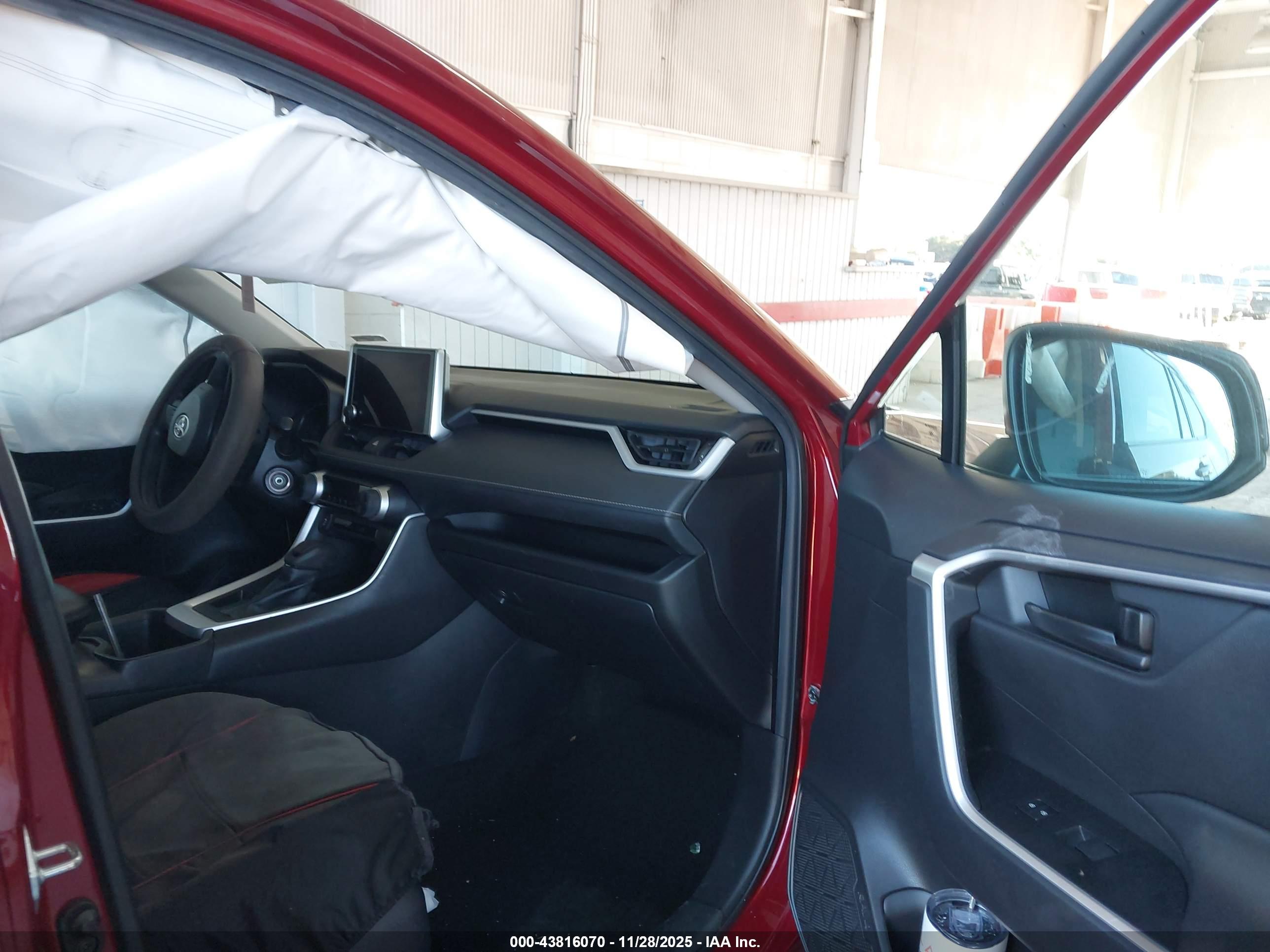 TOYOTA RAV4 image 5