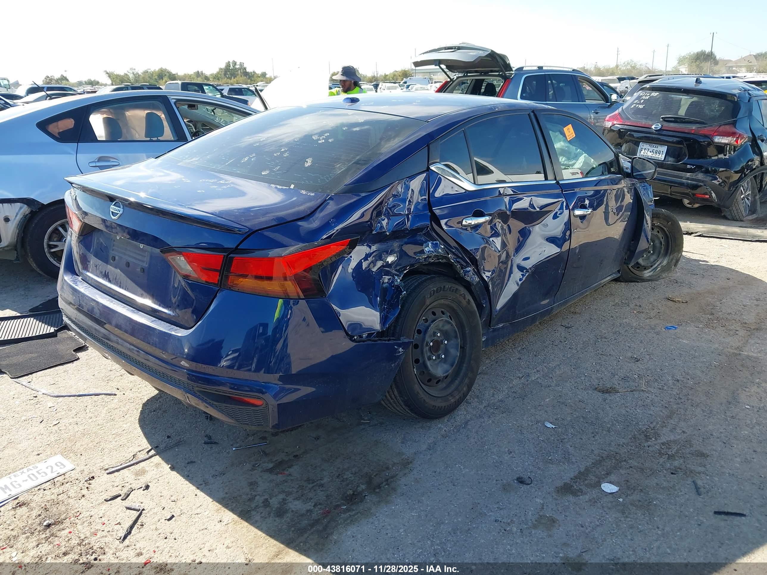 NISSAN ALTIMA image 4