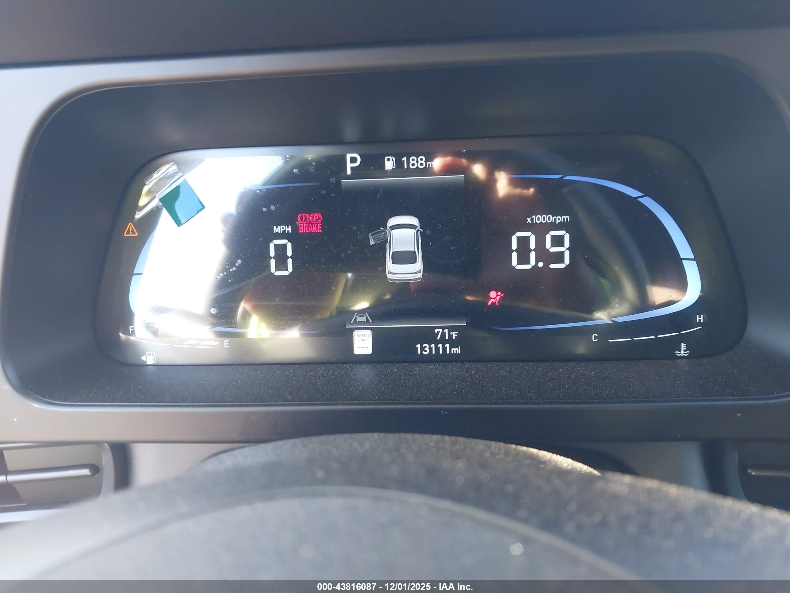 HYUNDAI ELANTRA image 7