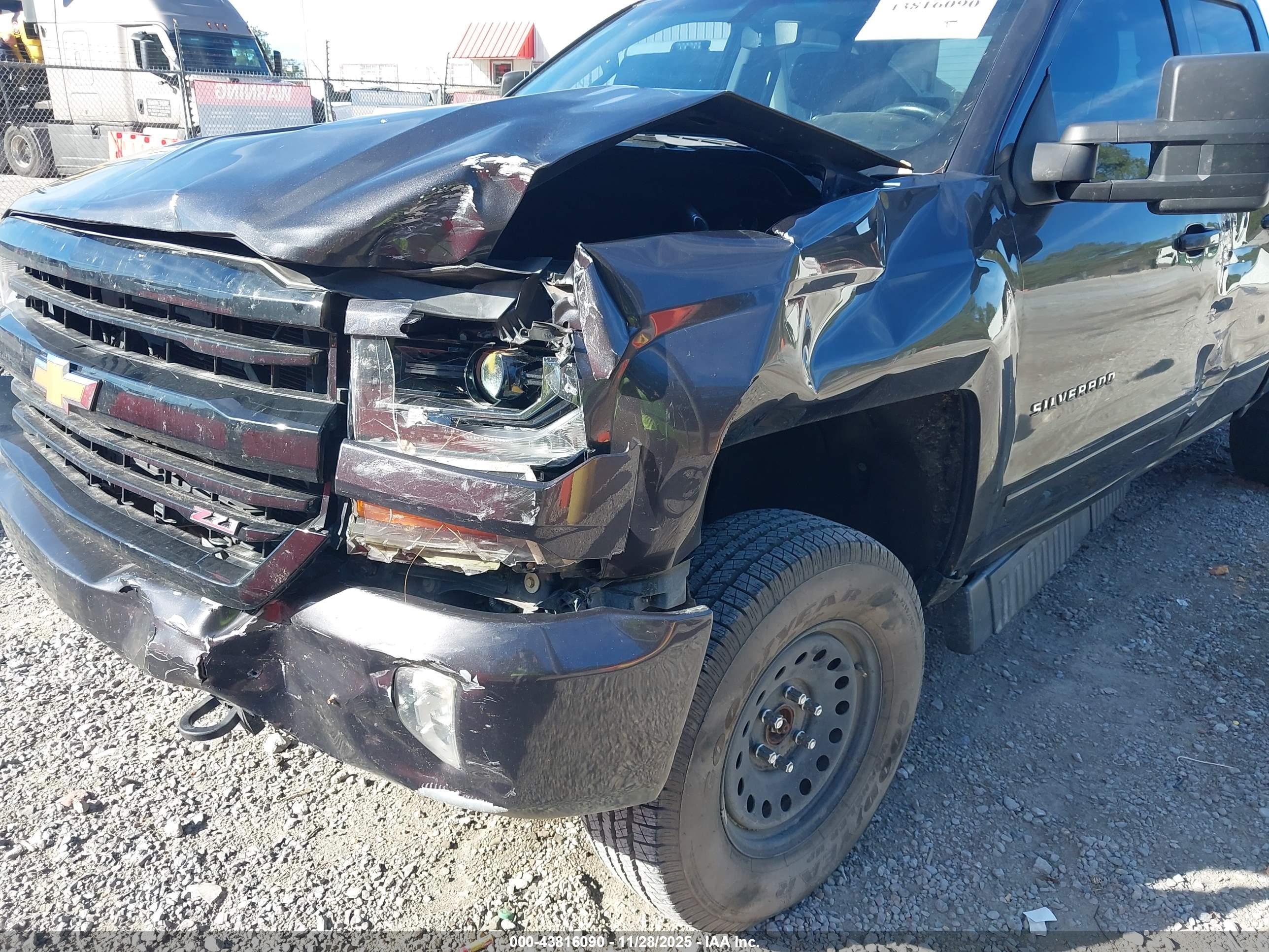 CHEVROLET SILVERADO image 6