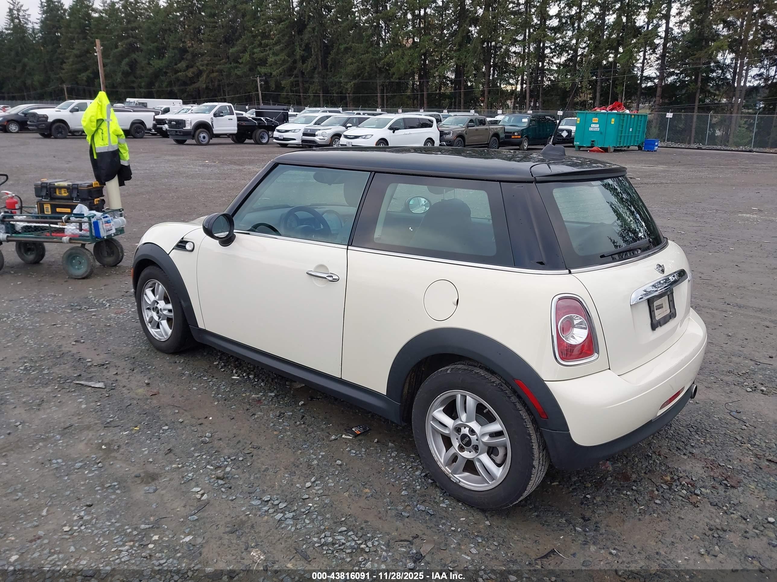 MINI COOPER image 3