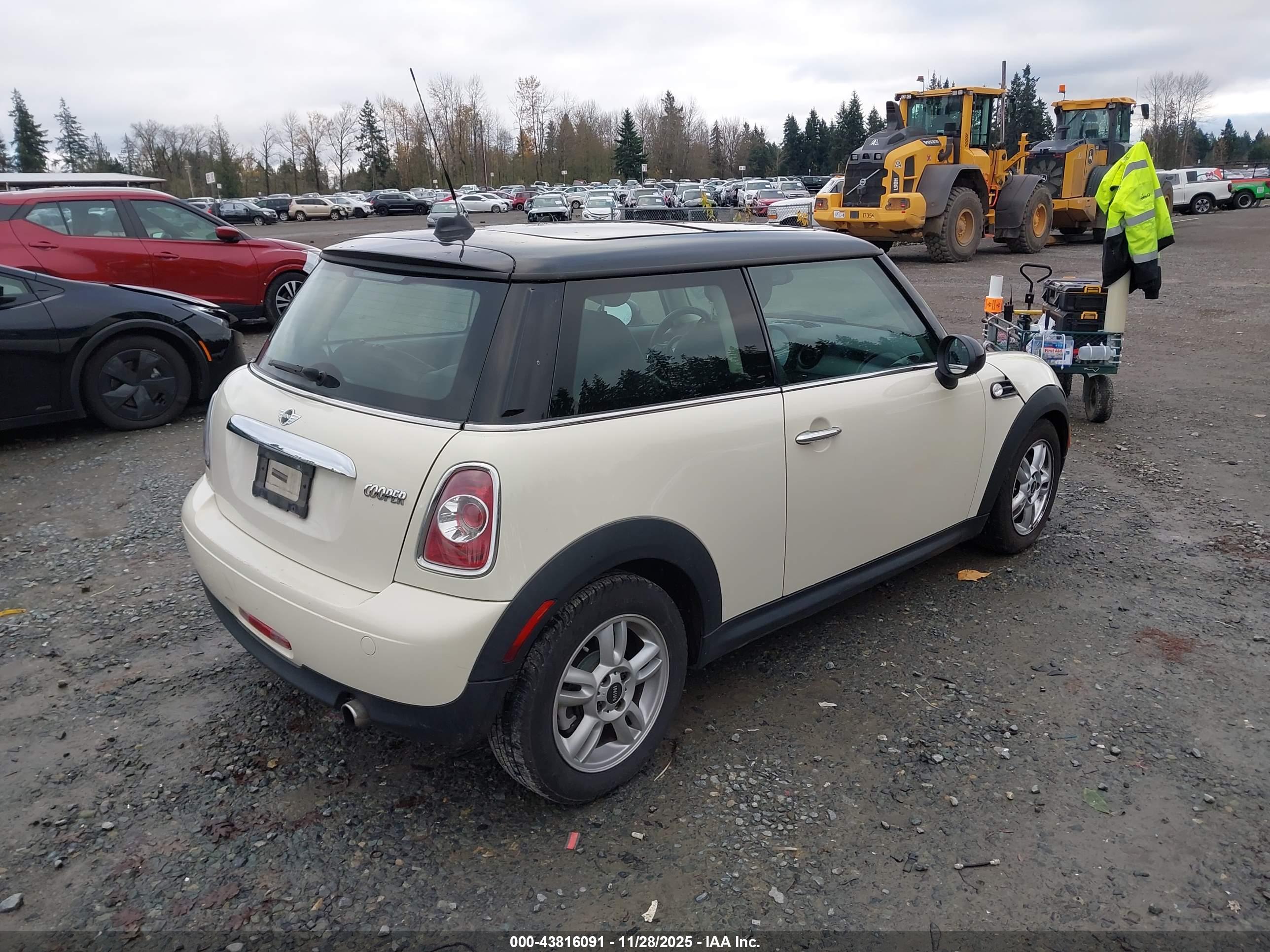 MINI COOPER image 4