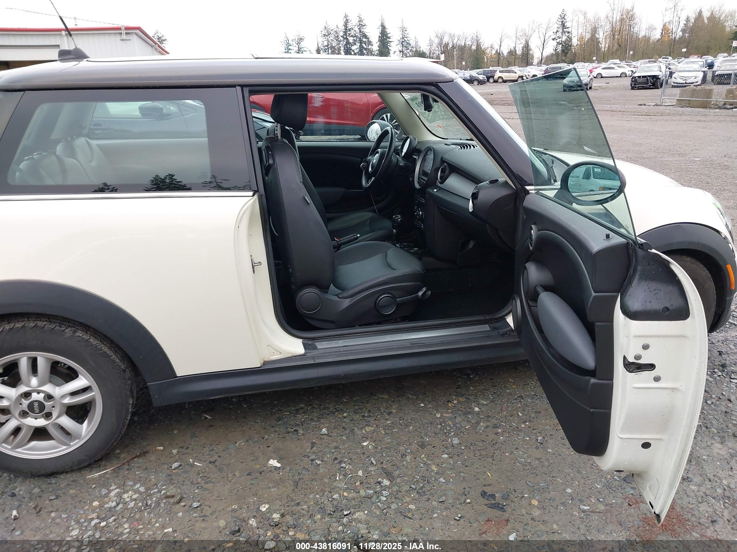 MINI COOPER image 5
