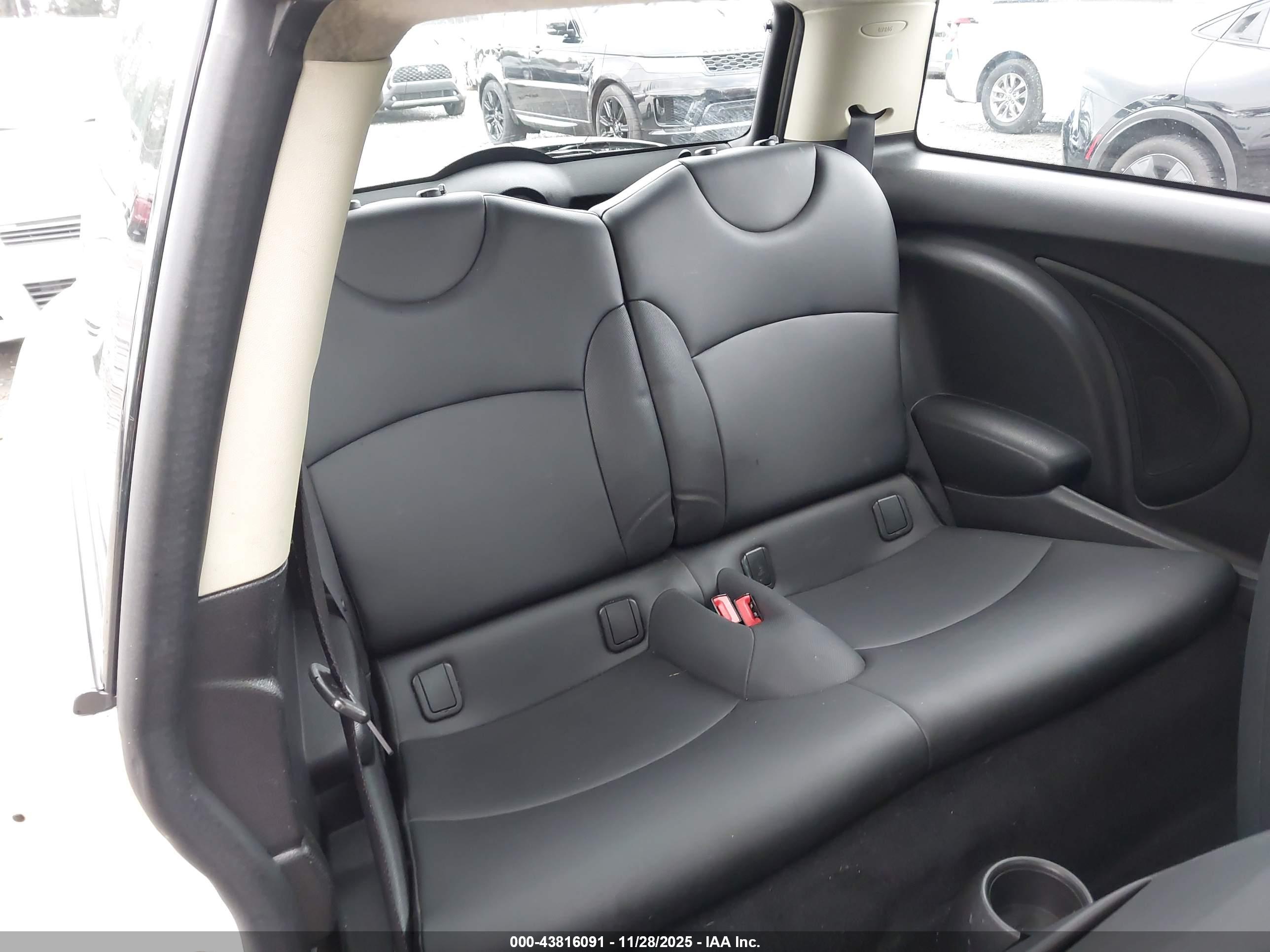MINI COOPER image 8