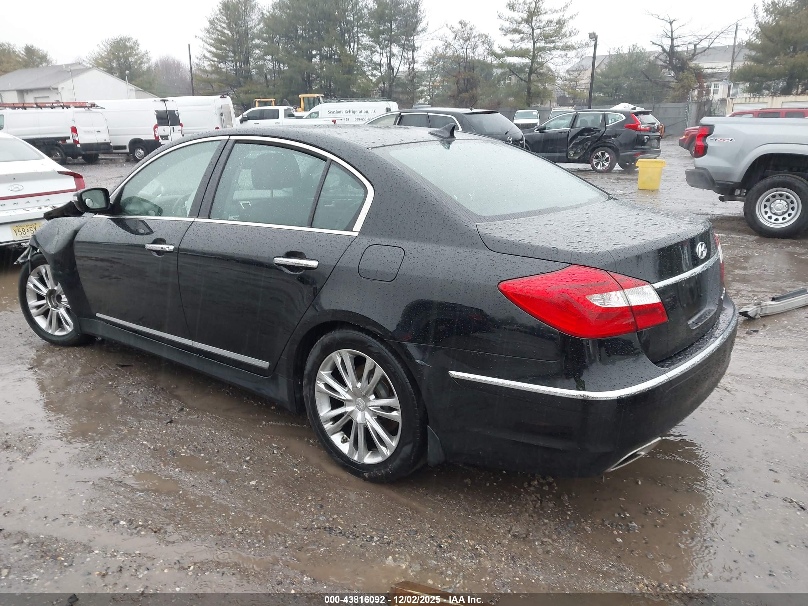 HYUNDAI GENESIS image 3